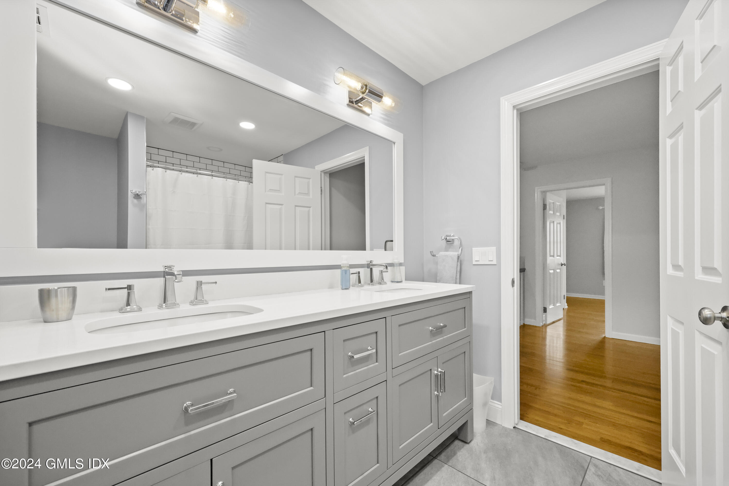 34 Loading Rock Road