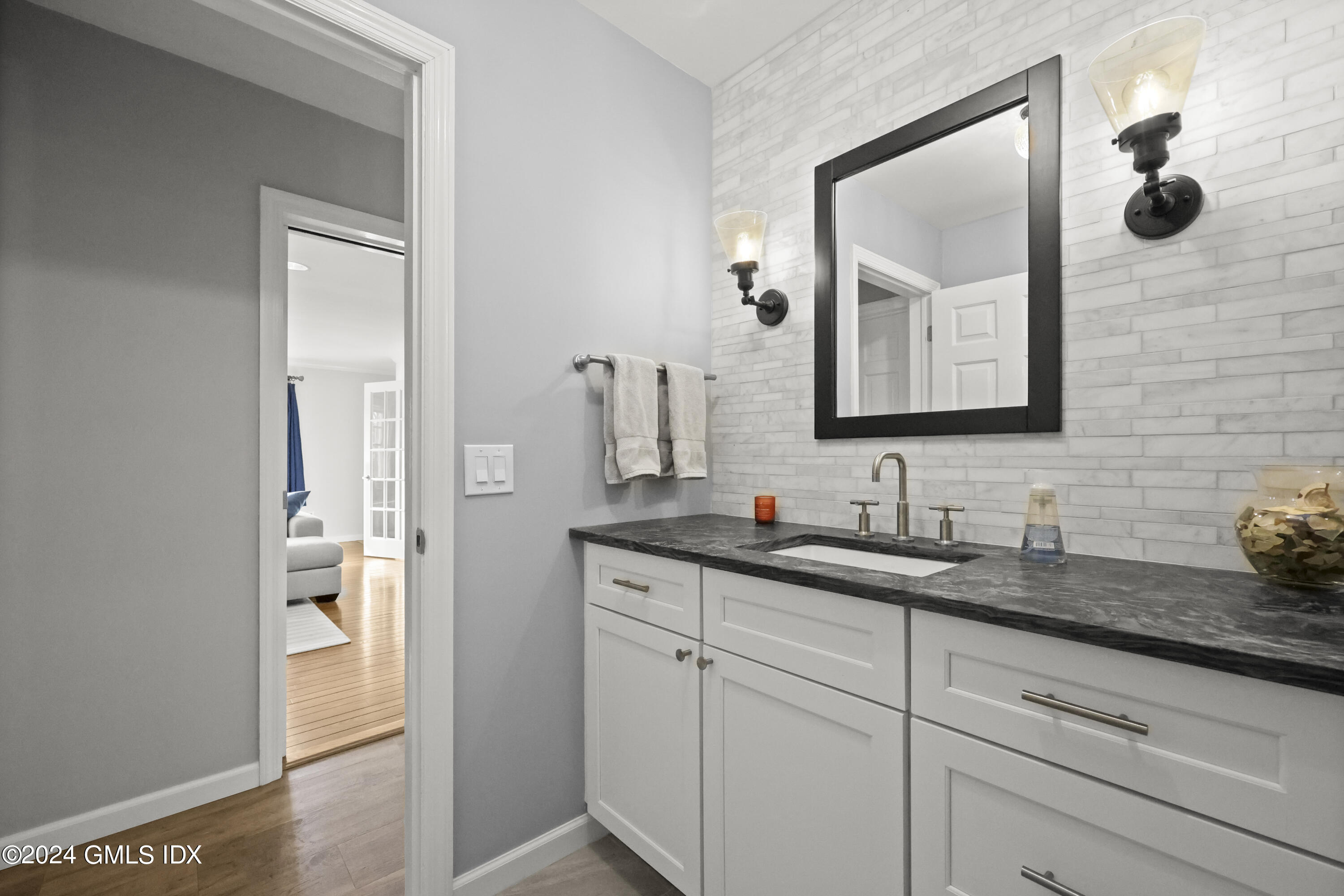 34 Loading Rock Road