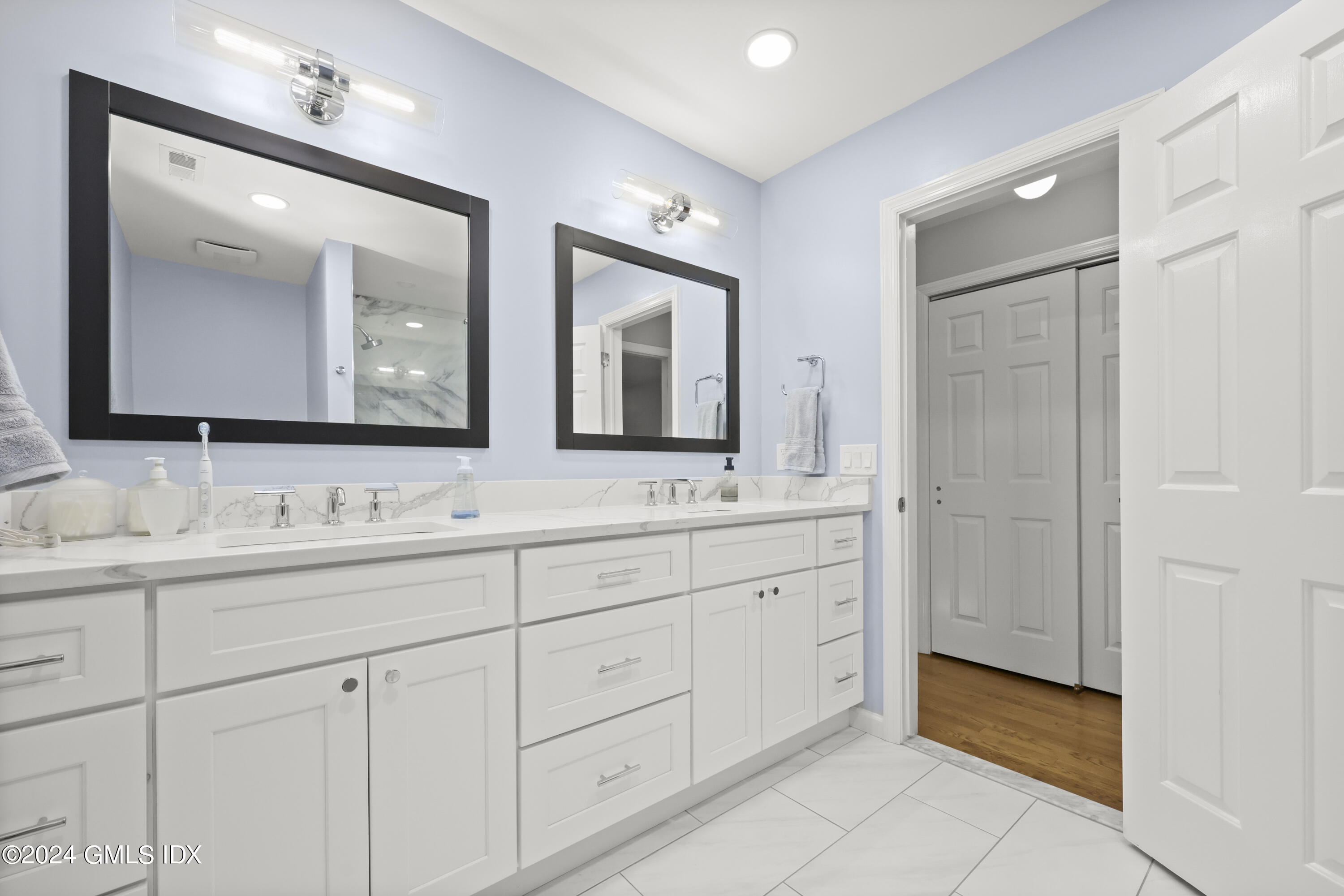 34 Loading Rock Road