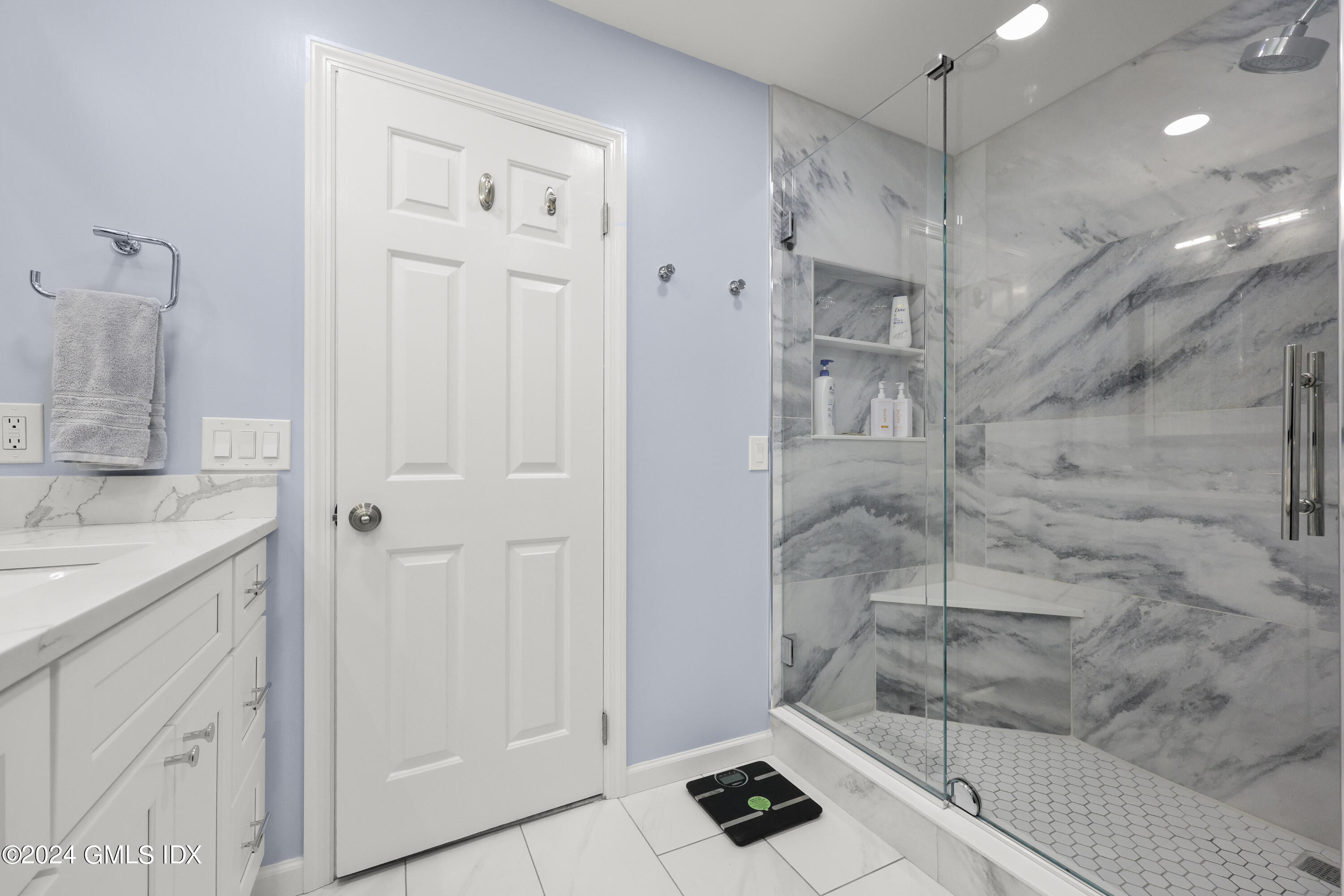 34 Loading Rock Road