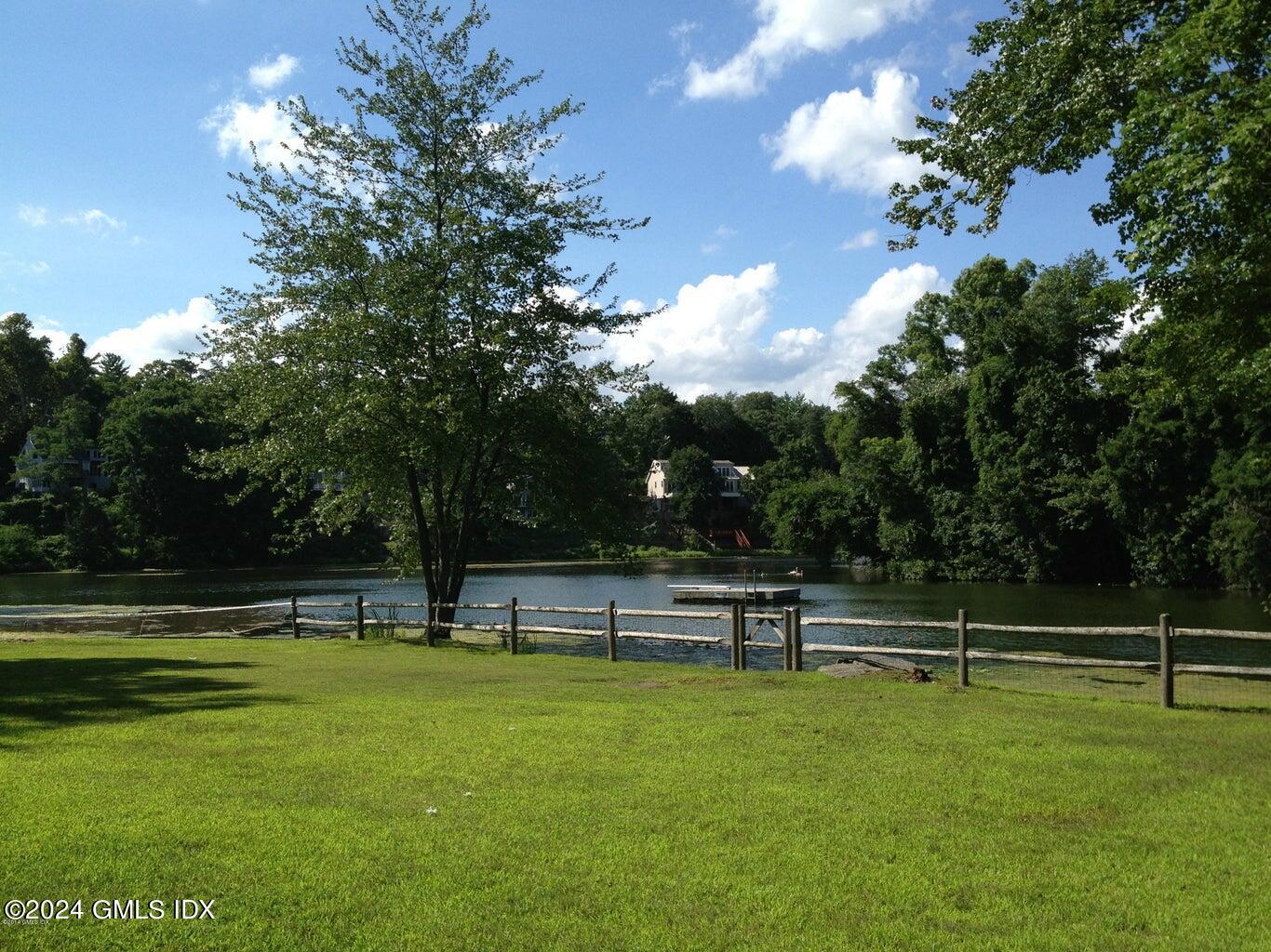 34 Loading Rock Road