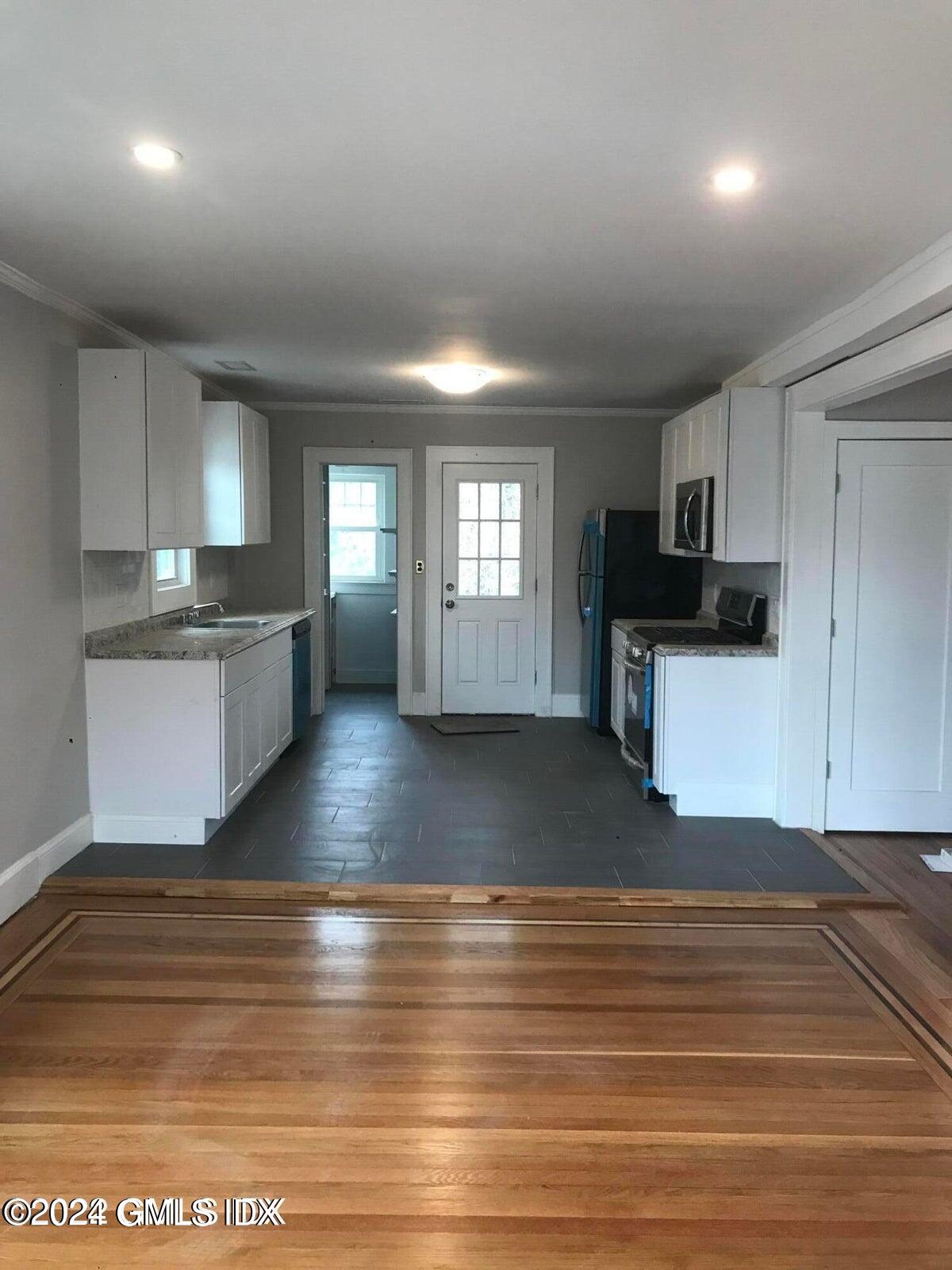 53 Richland Road, Right