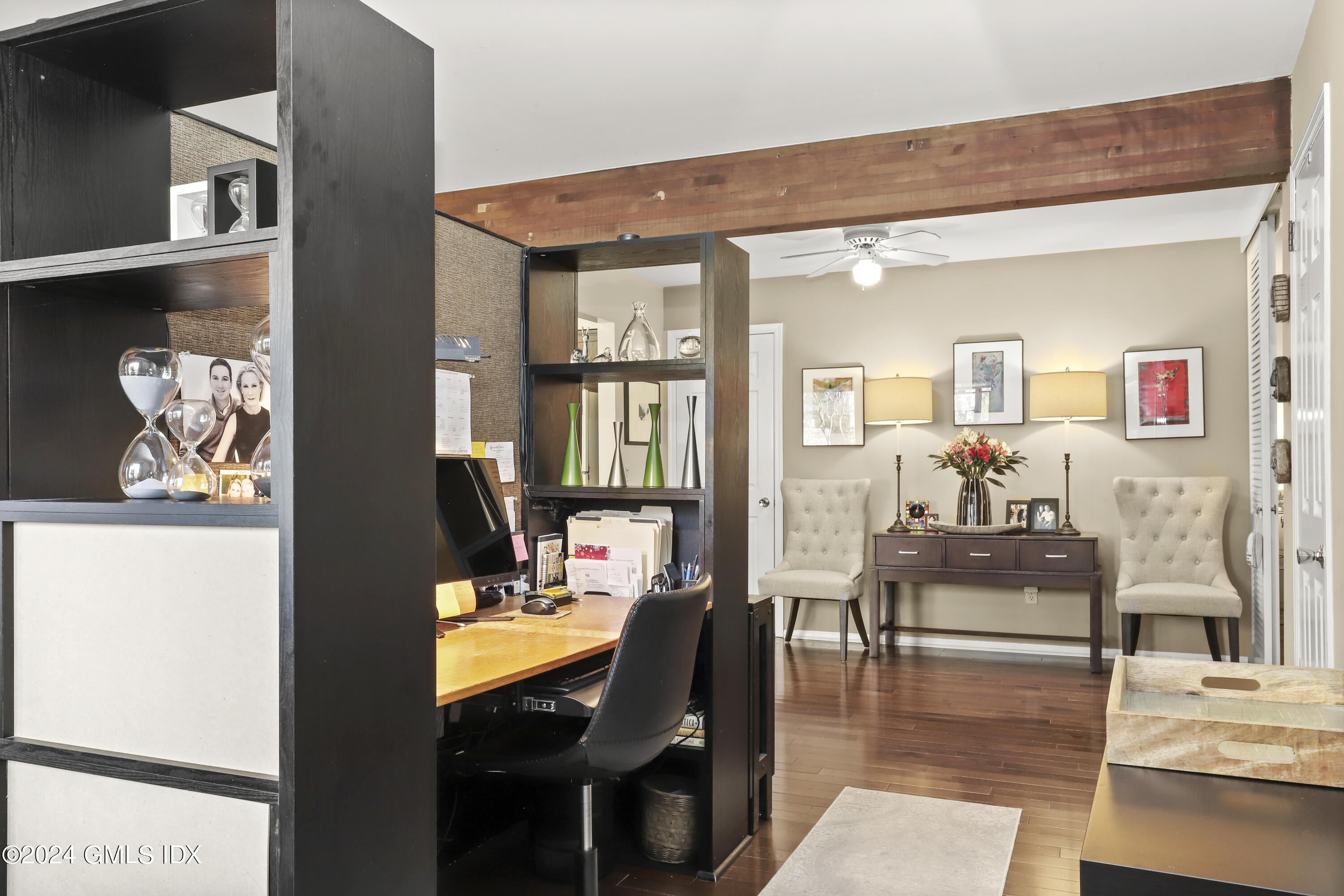 1465 E Putnam Avenue, 313