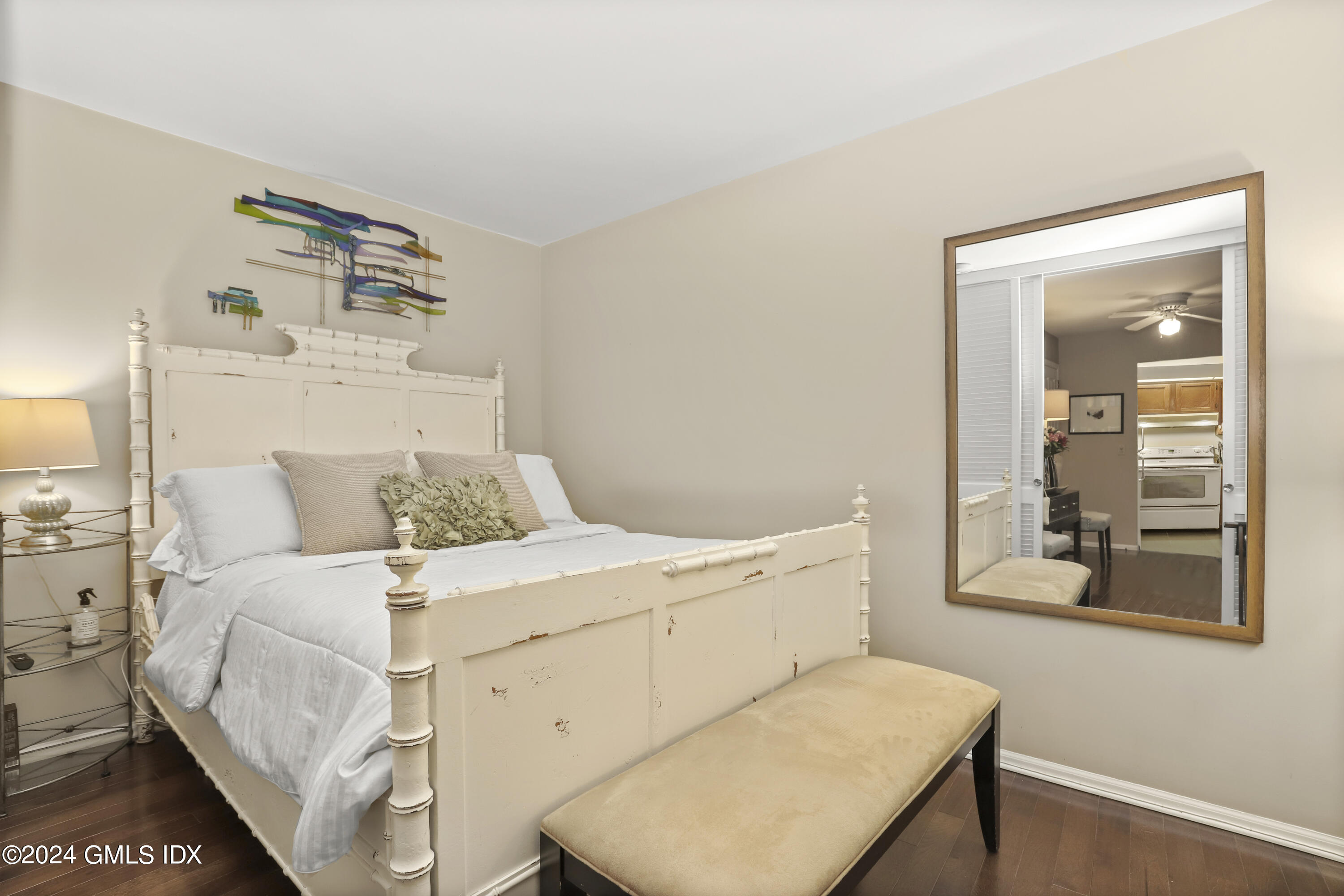 1465 E Putnam Avenue, 313