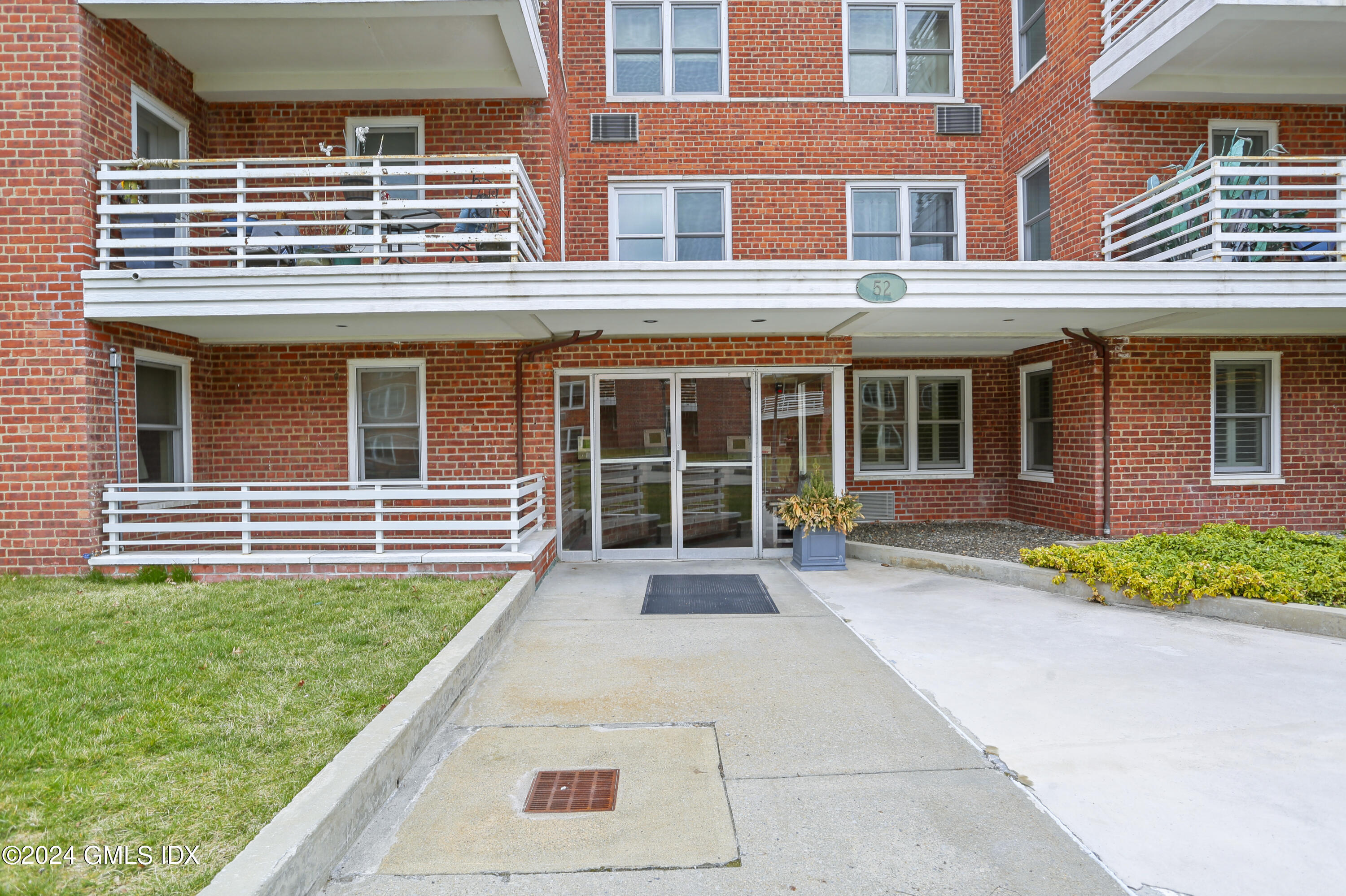 52 Lafayette Place, 3I