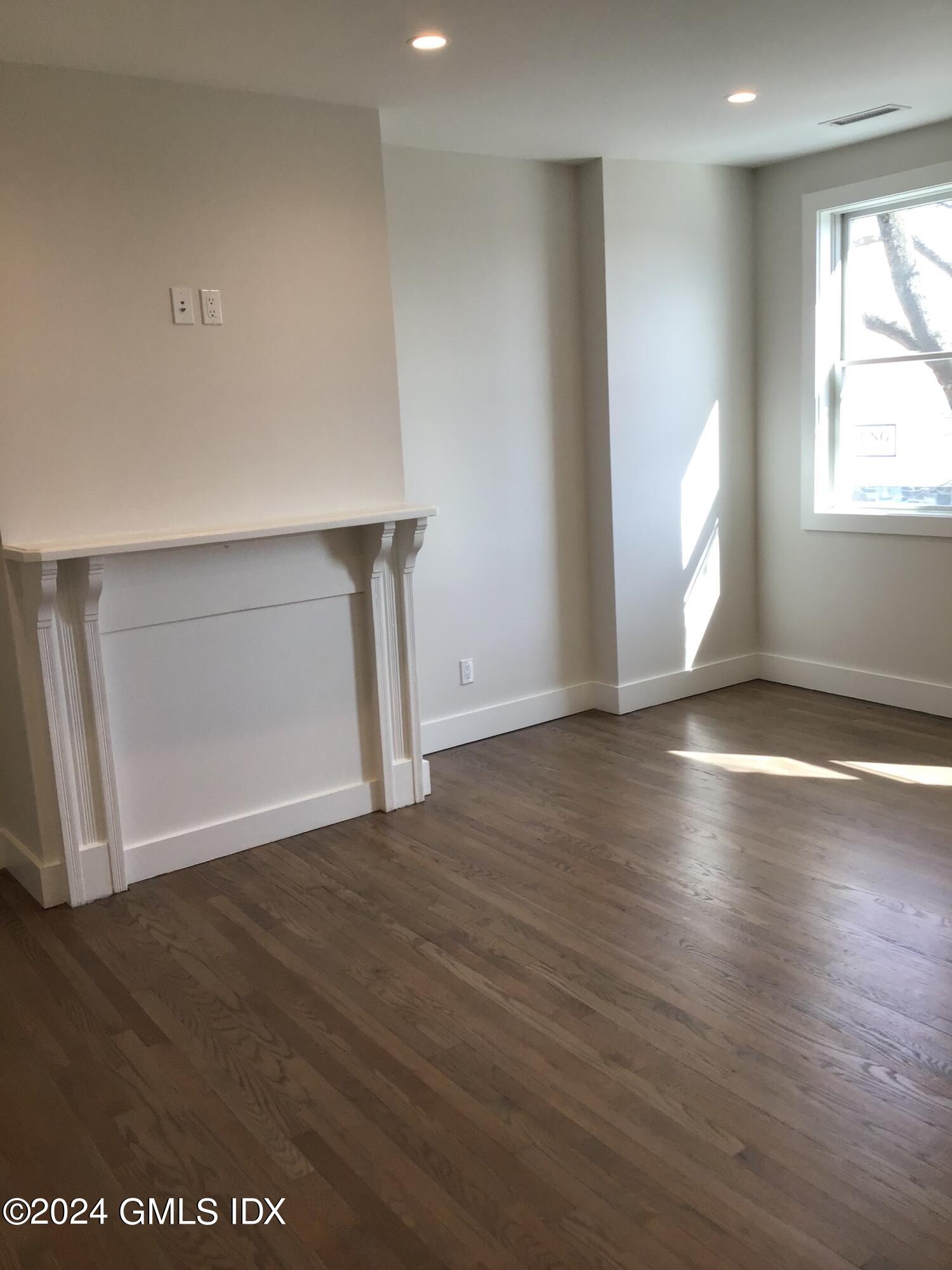 54 Greenwich Avenue Unit: 3rd Floor