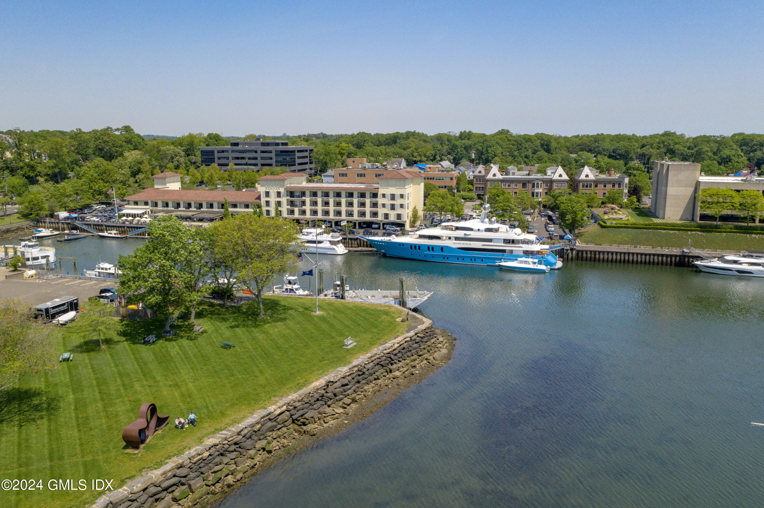 54 Greenwich Avenue Unit: 3rd Floor