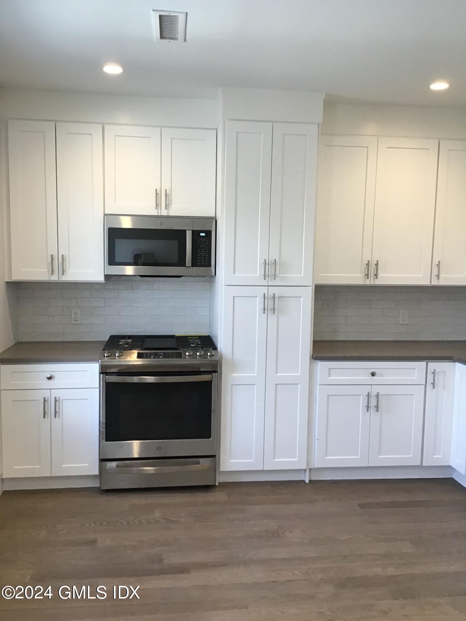 54 Greenwich Avenue Unit: 3rd Floor