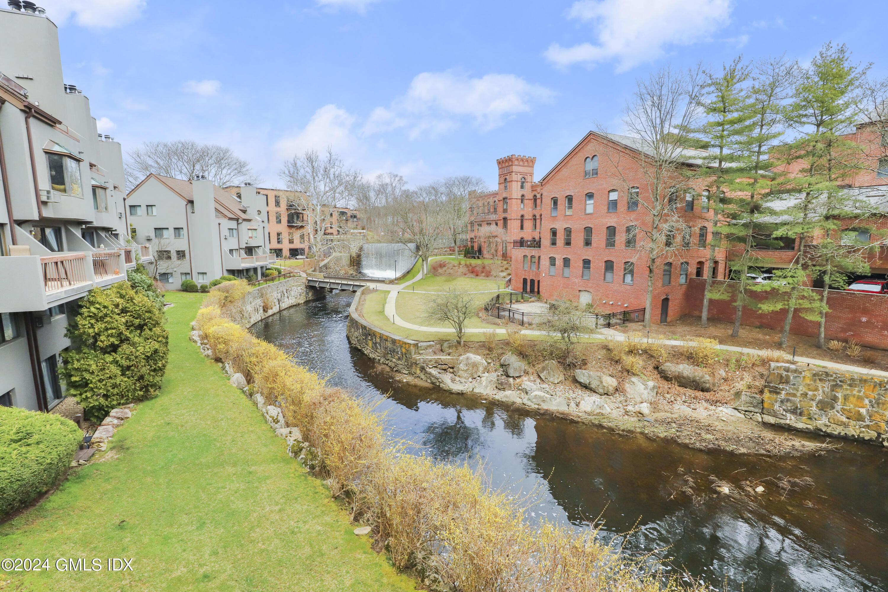 12 Glenville Street, 102