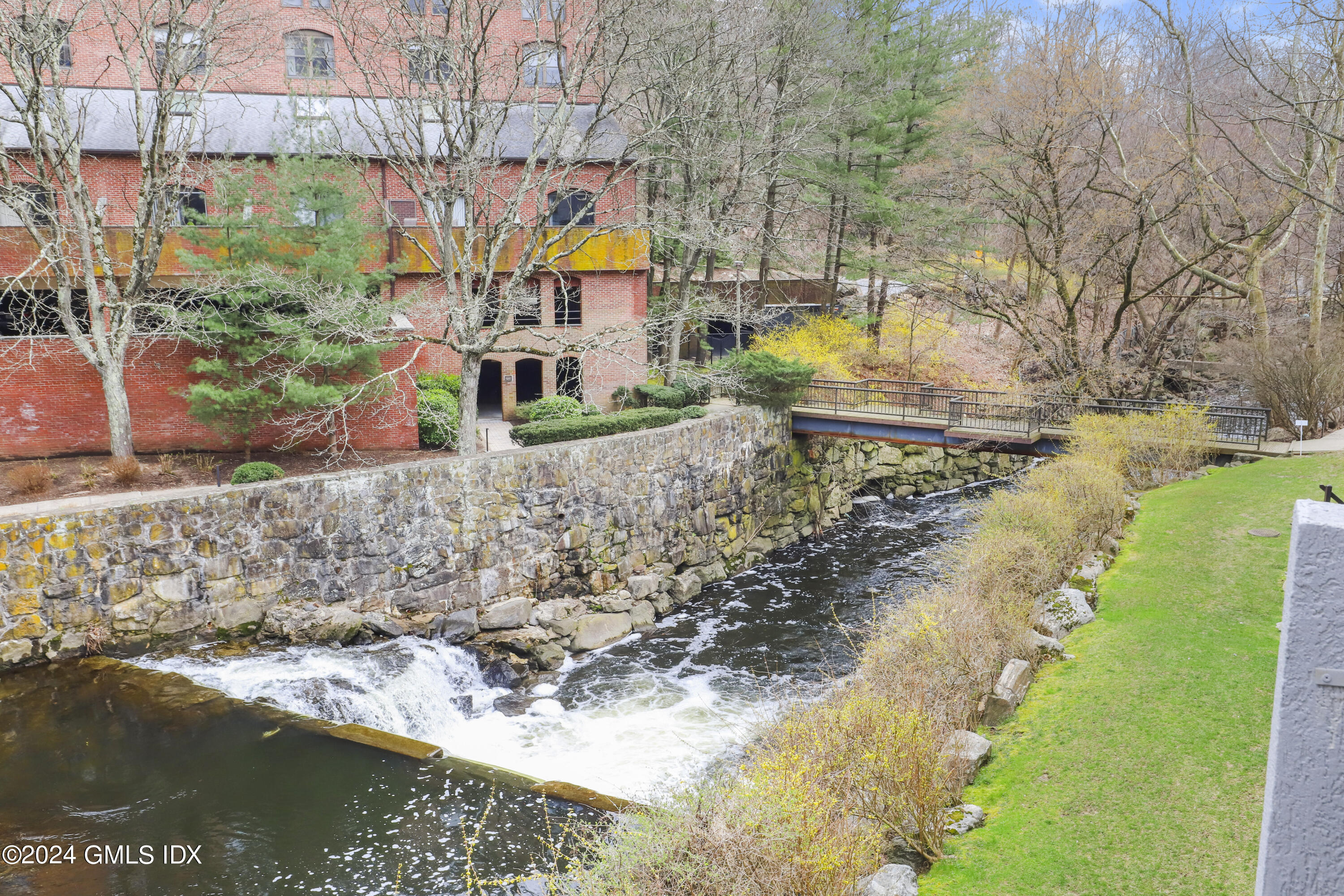 12 Glenville Street, 102