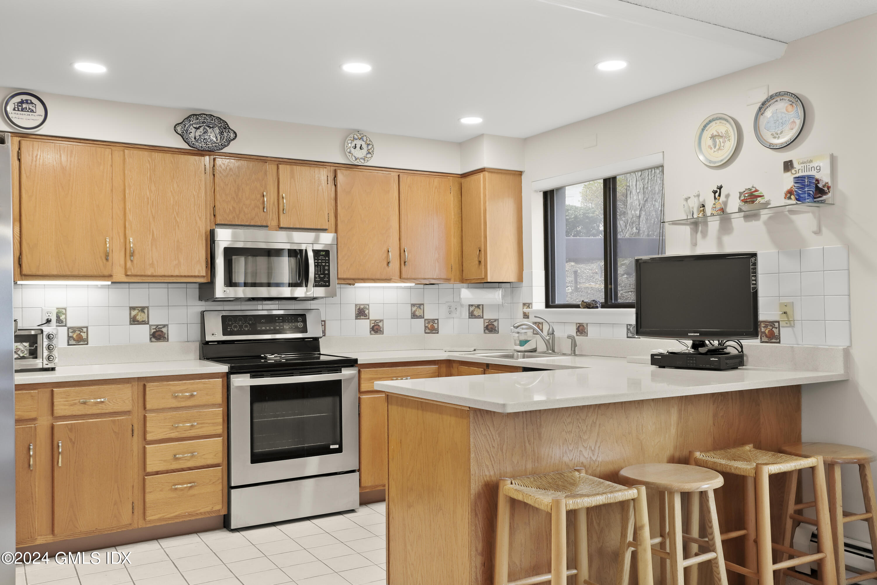 12 Glenville Street, 102