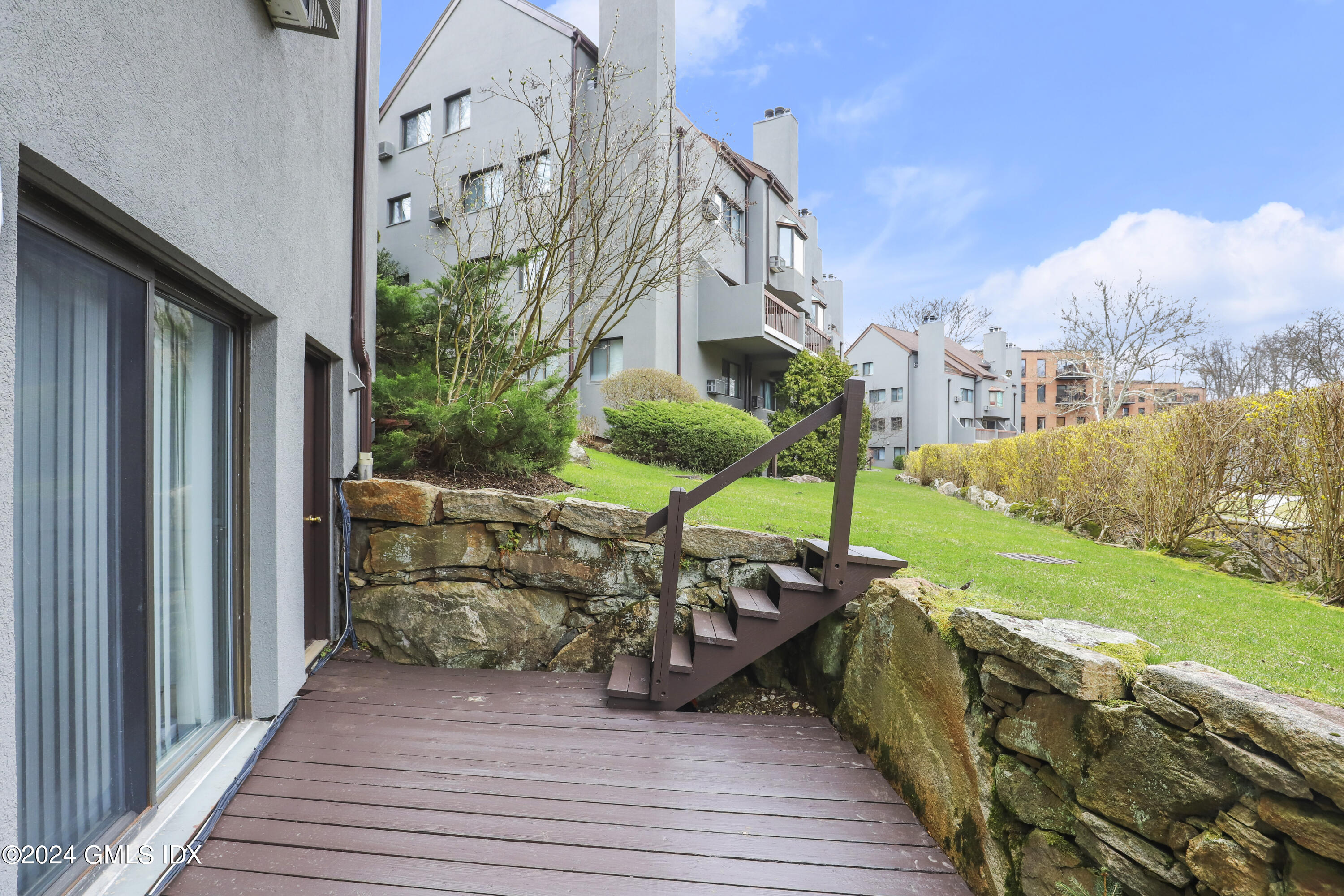 12 Glenville Street, 102