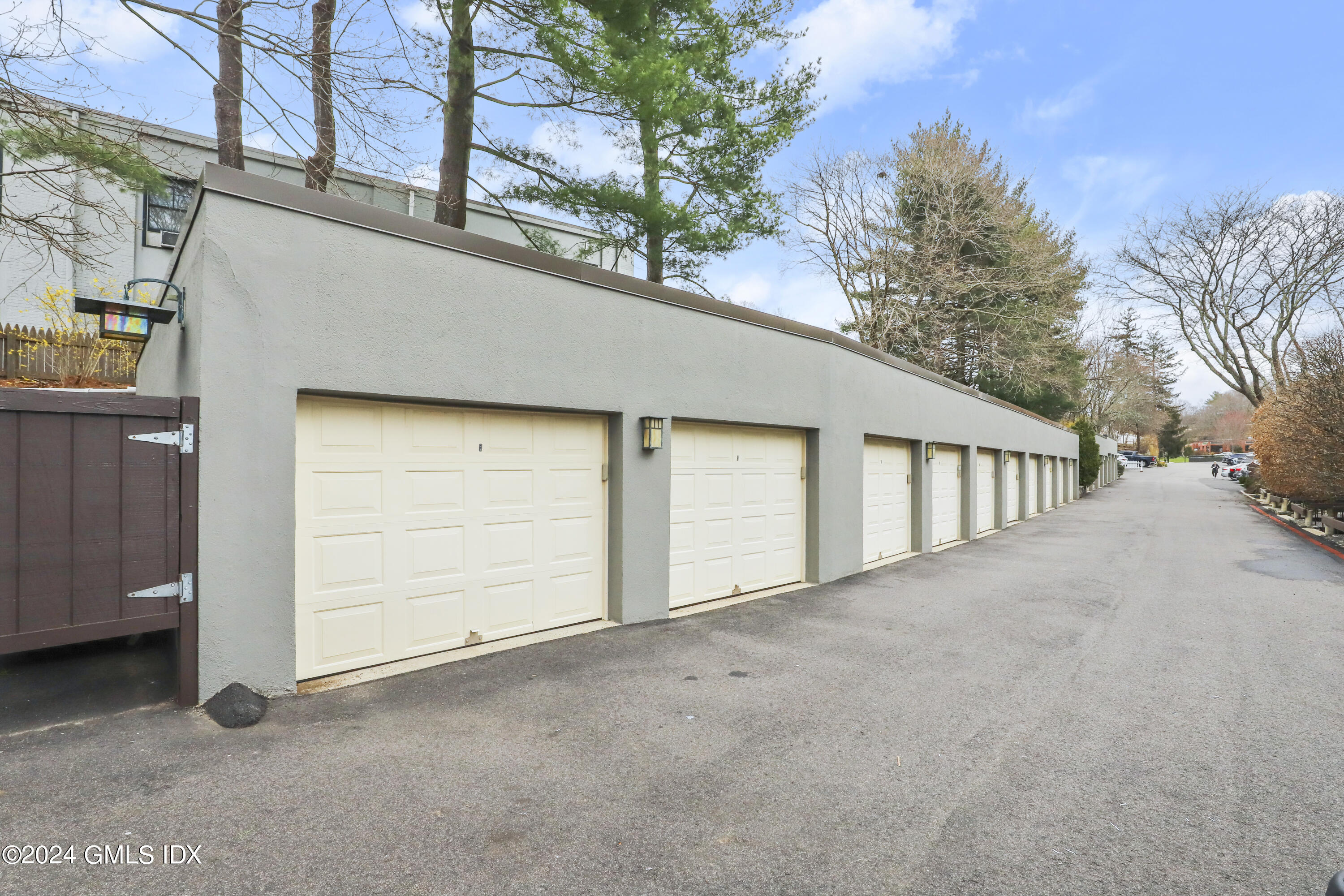 12 Glenville Street, 102