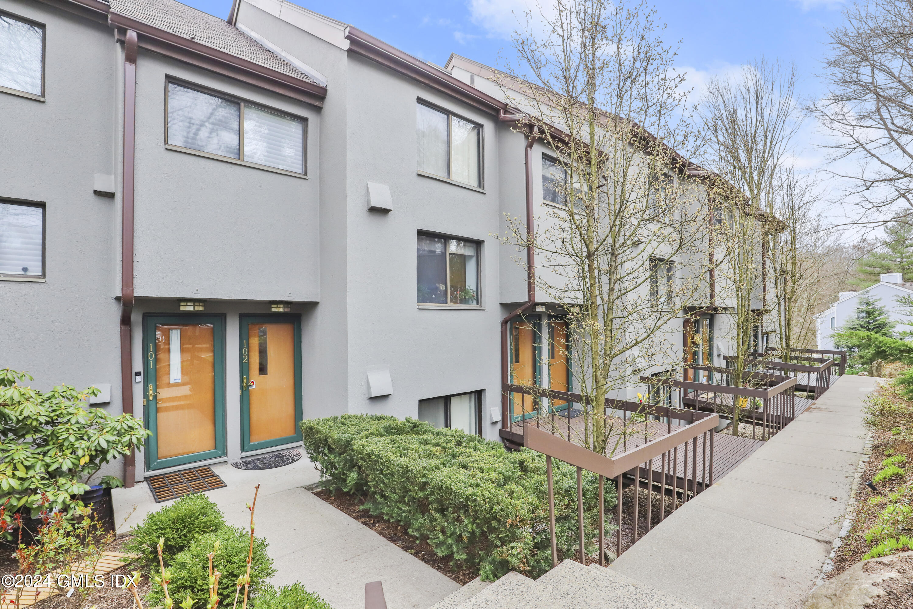 12 Glenville Street, 102