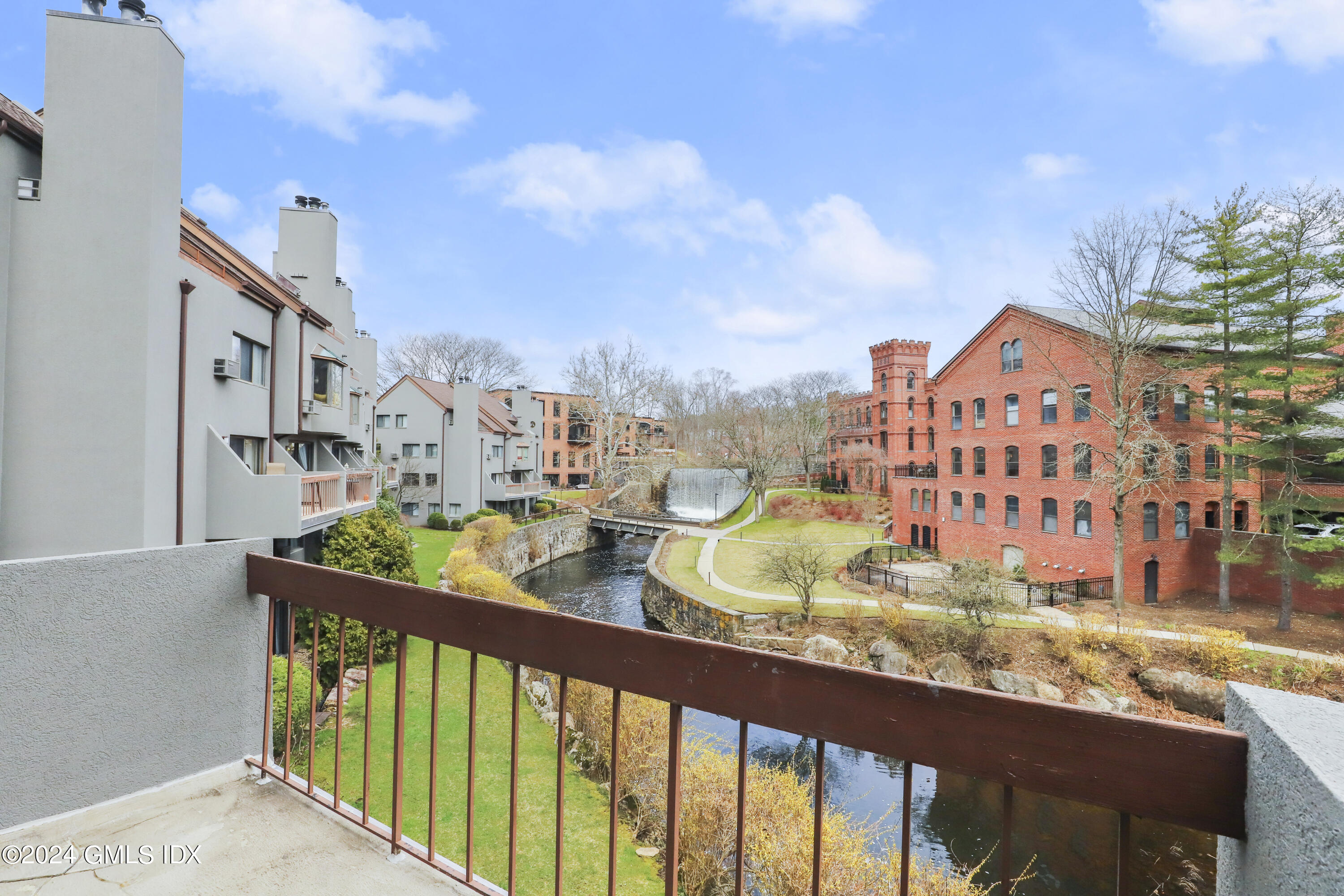 12 Glenville Street, 102