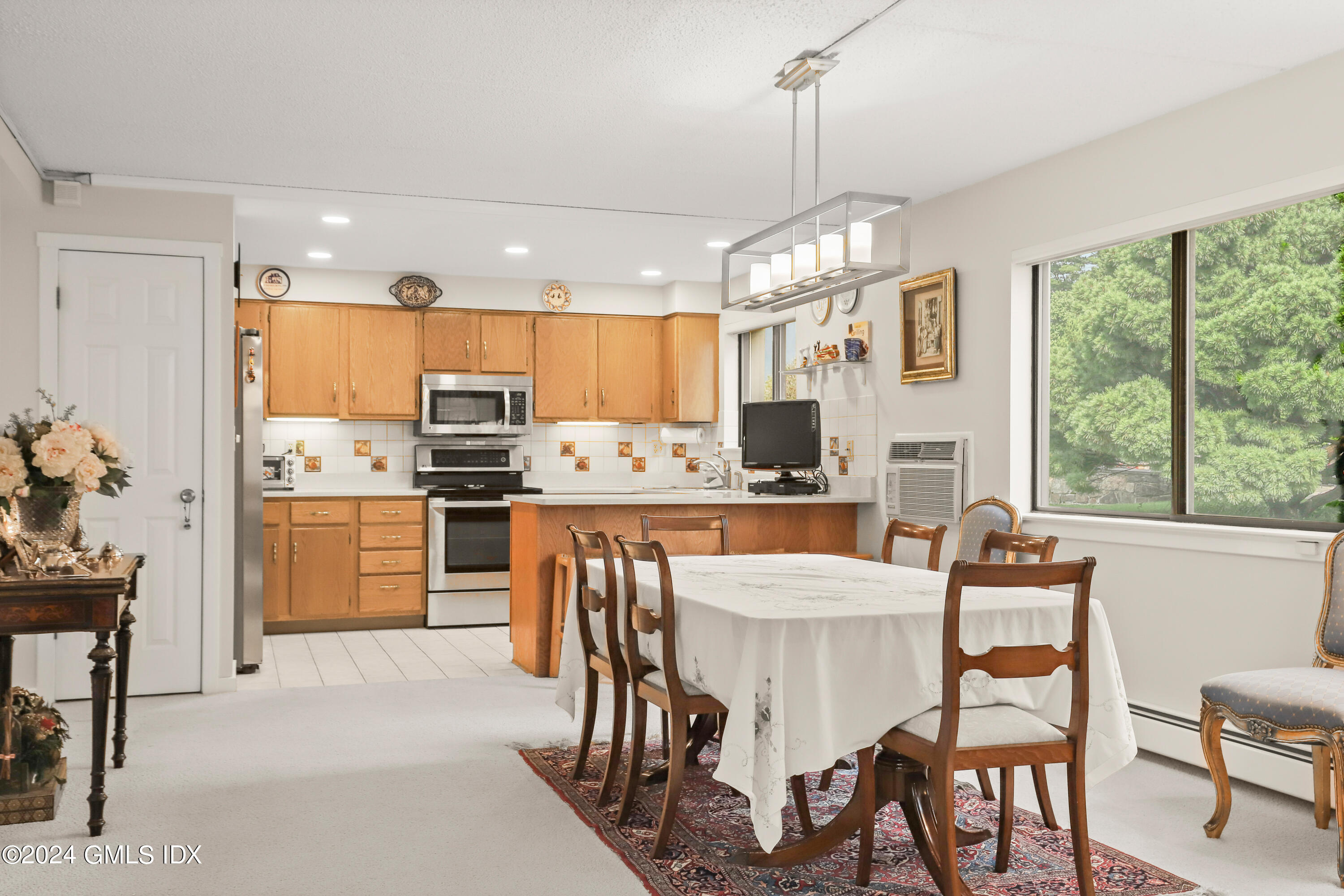 12 Glenville Street, 102