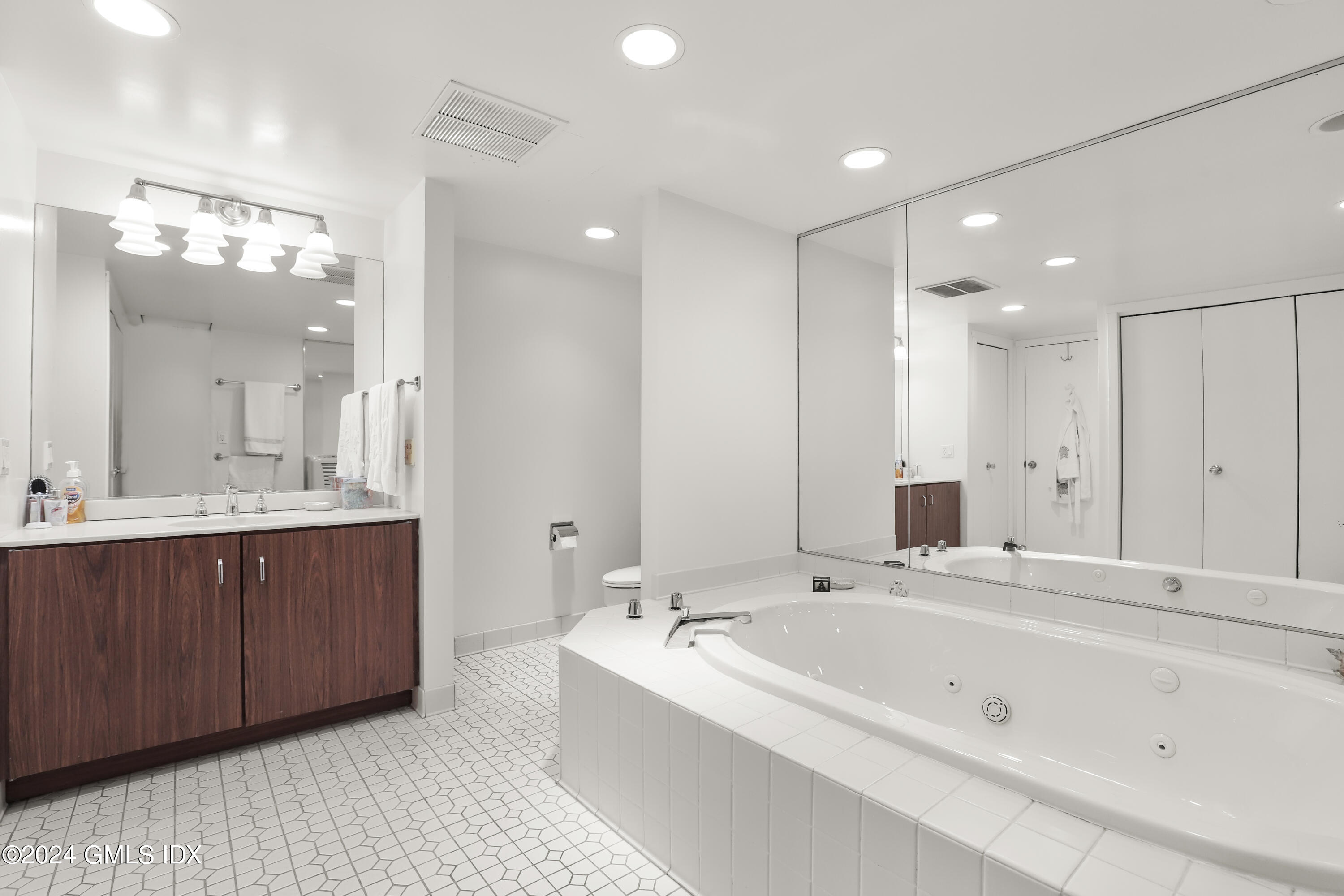 12 Glenville Street, 102