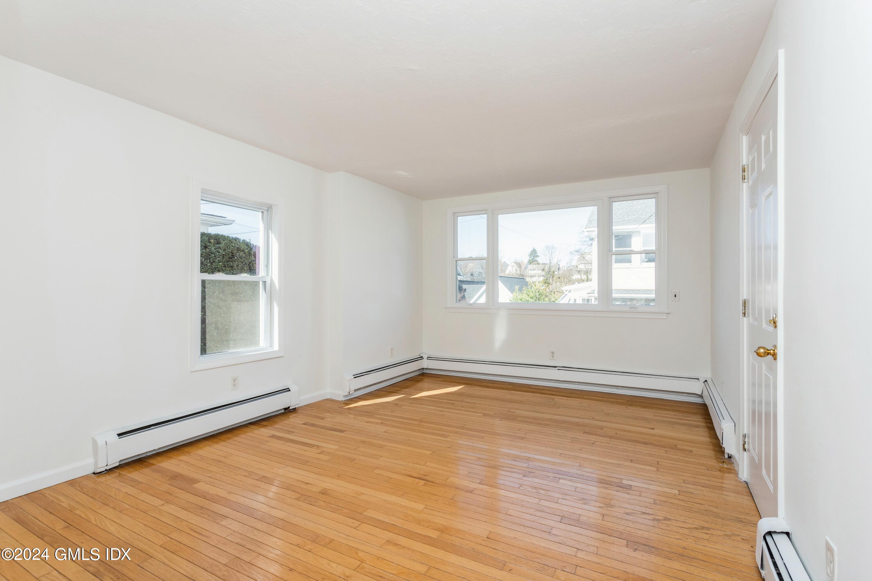 63 Le Grande Avenue, 1