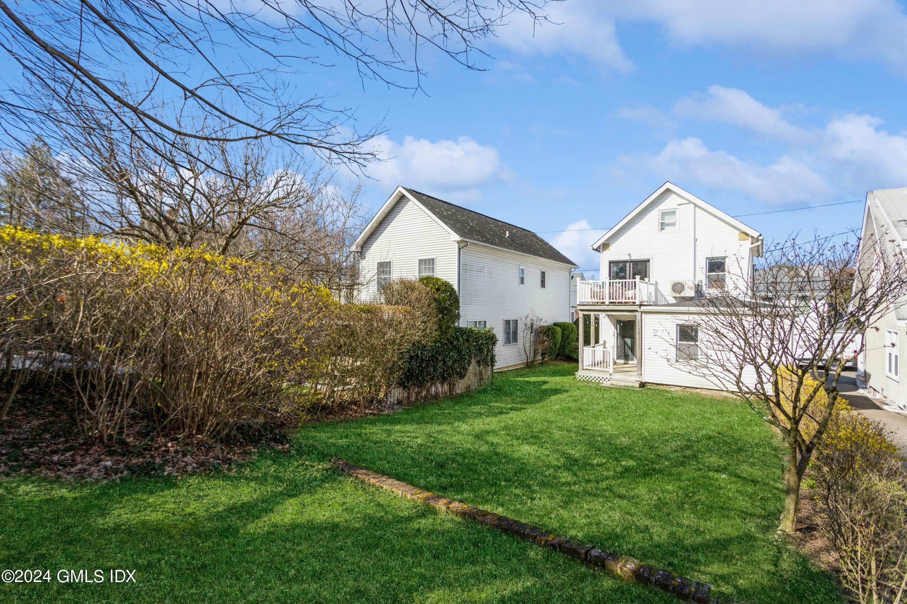 63 Le Grande Avenue, 1