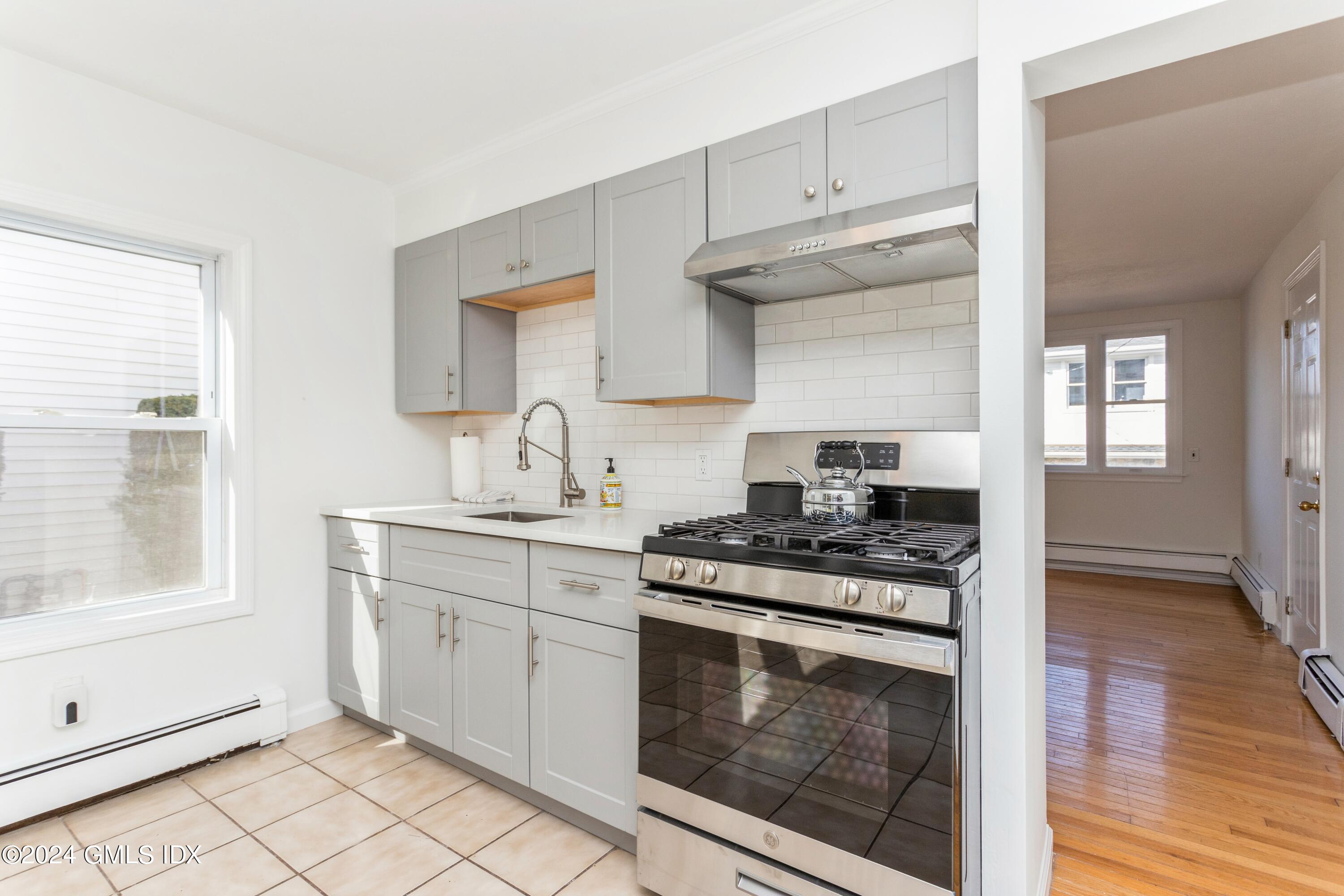 63 Le Grande Avenue, 1