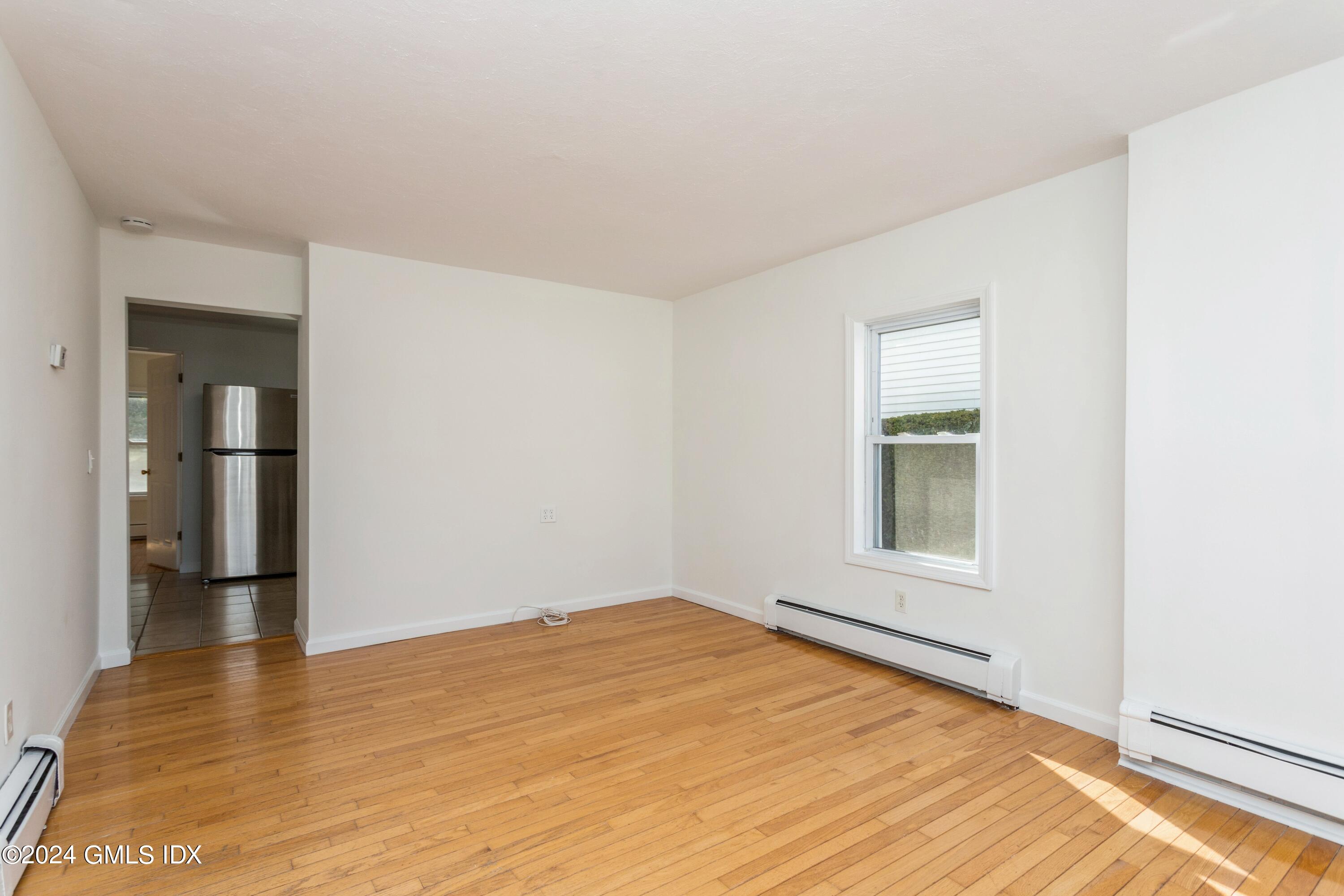 63 Le Grande Avenue, 1