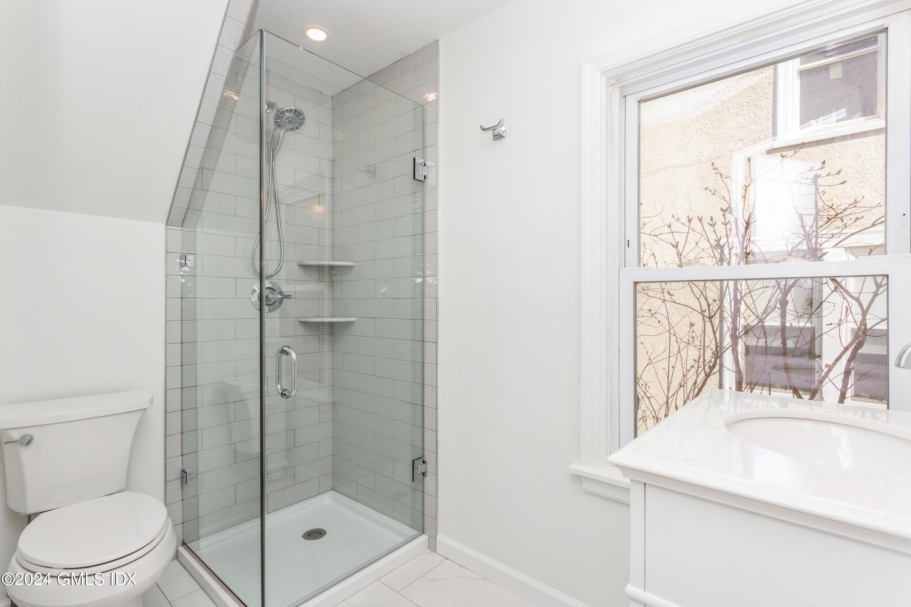 63 Le Grande Avenue, 1