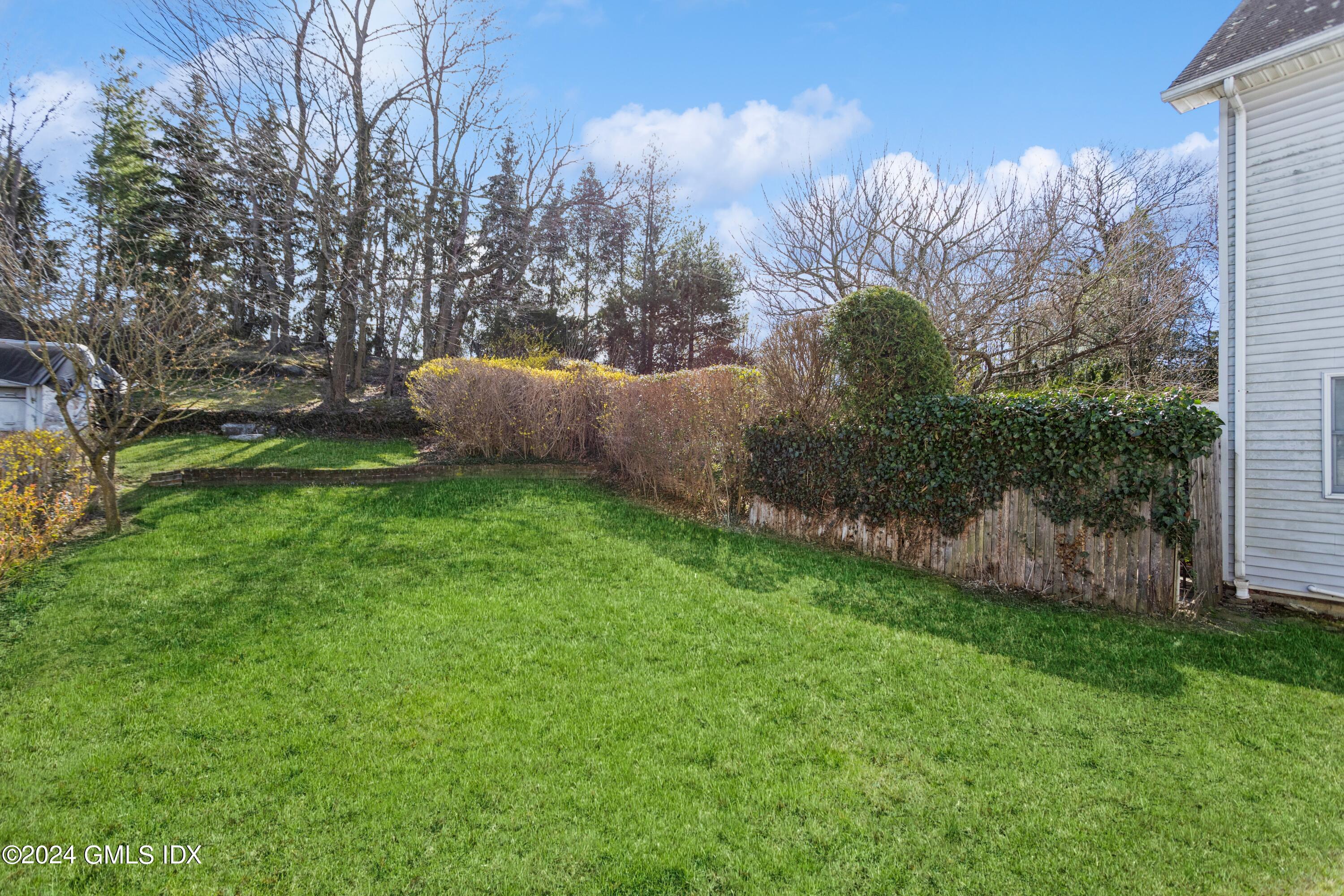 63 Le Grande Avenue, 1