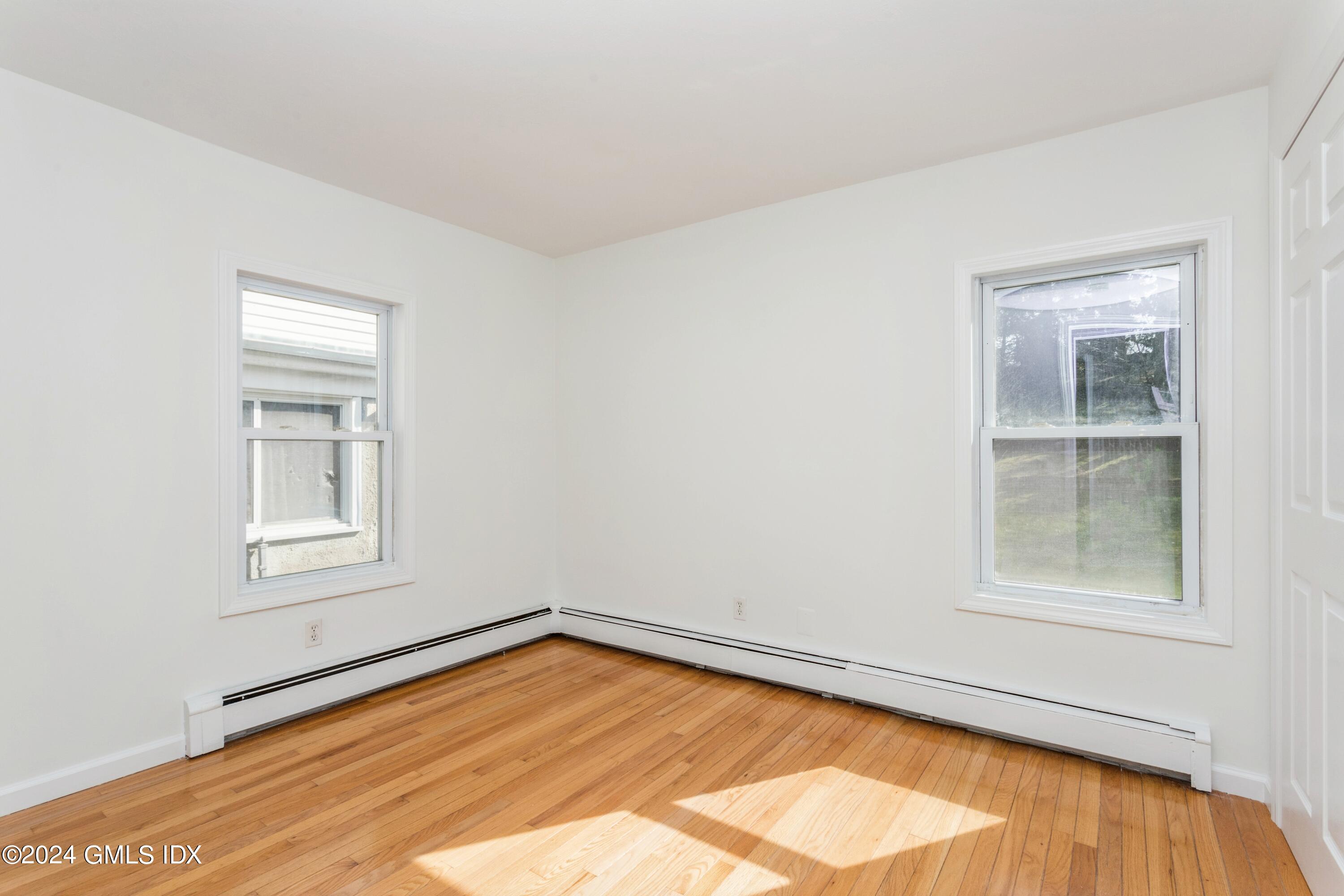 63 Le Grande Avenue, 1