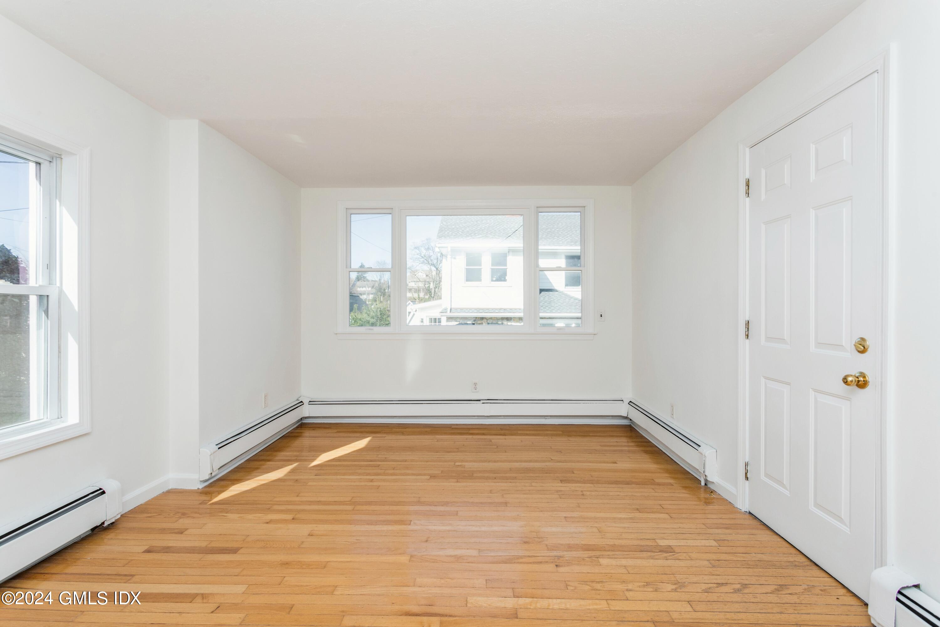 63 Le Grande Avenue, 1