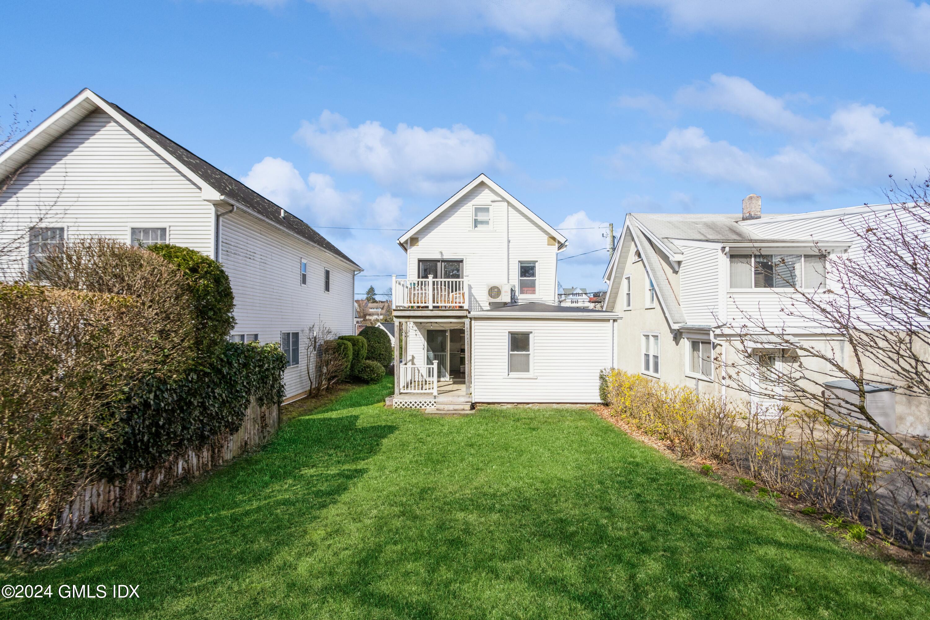 63 Le Grande Avenue, 1