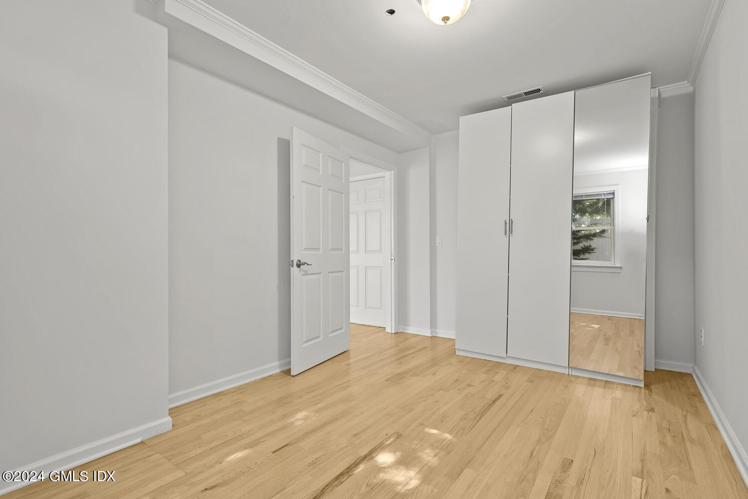 51 Forest Avenue, 80