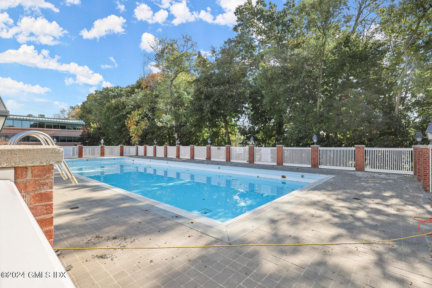 51 Forest Avenue, 80