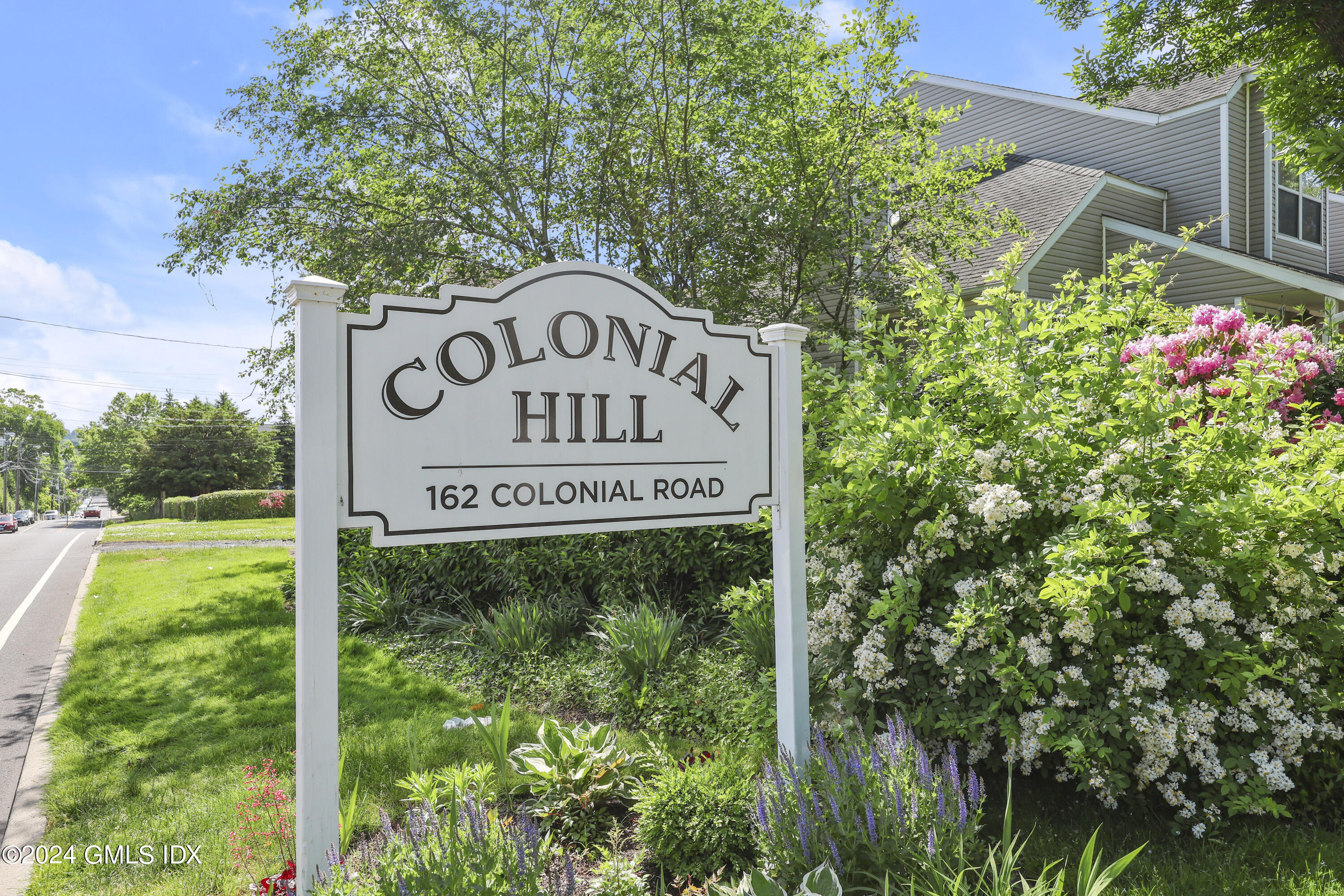 162 Colonial Road, 12