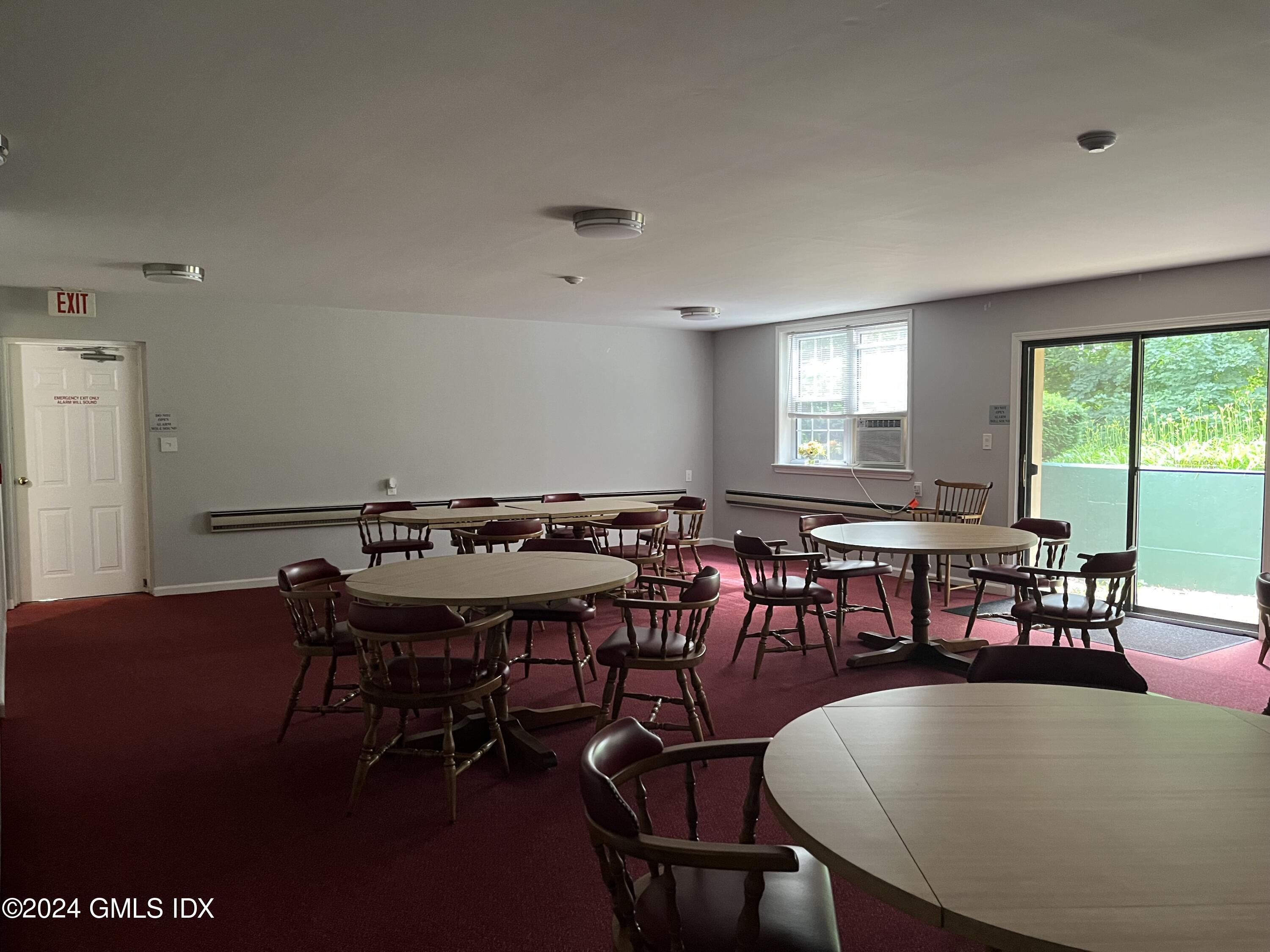 140 Field Point Road, 10