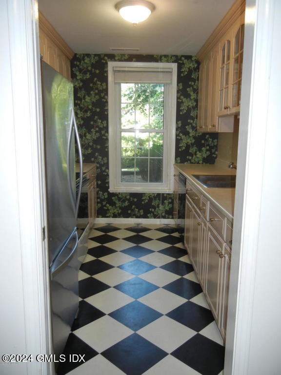 140 Field Point Road, 10