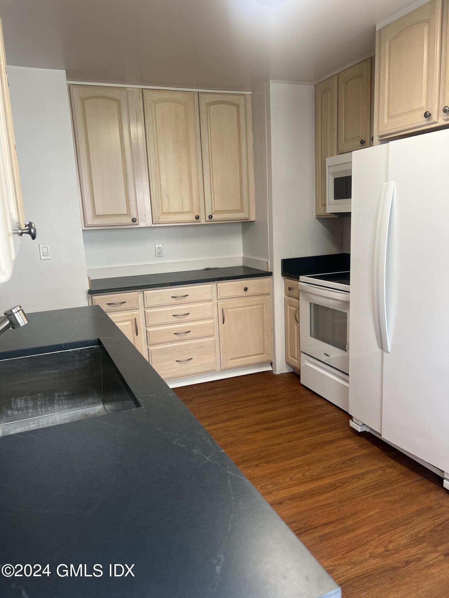 225 Hamilton Avenue, 1