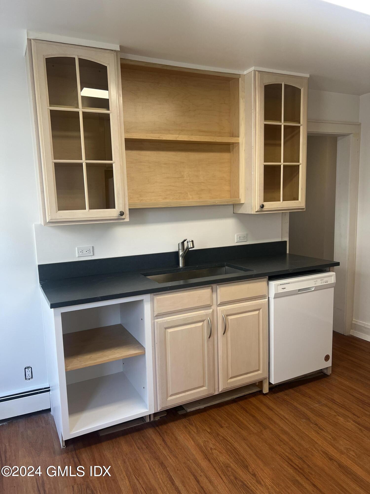 225 Hamilton Avenue, 1