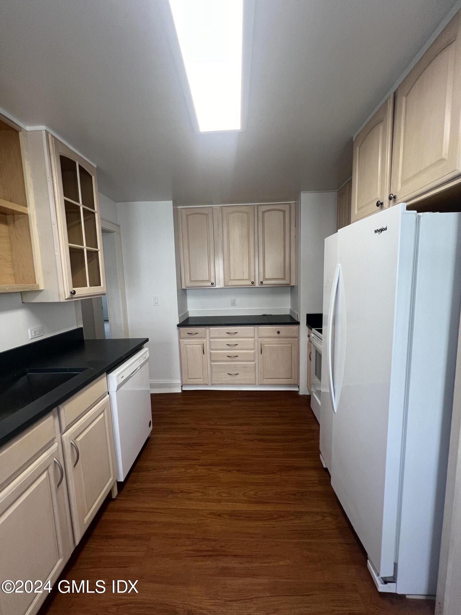 225 Hamilton Avenue, 1