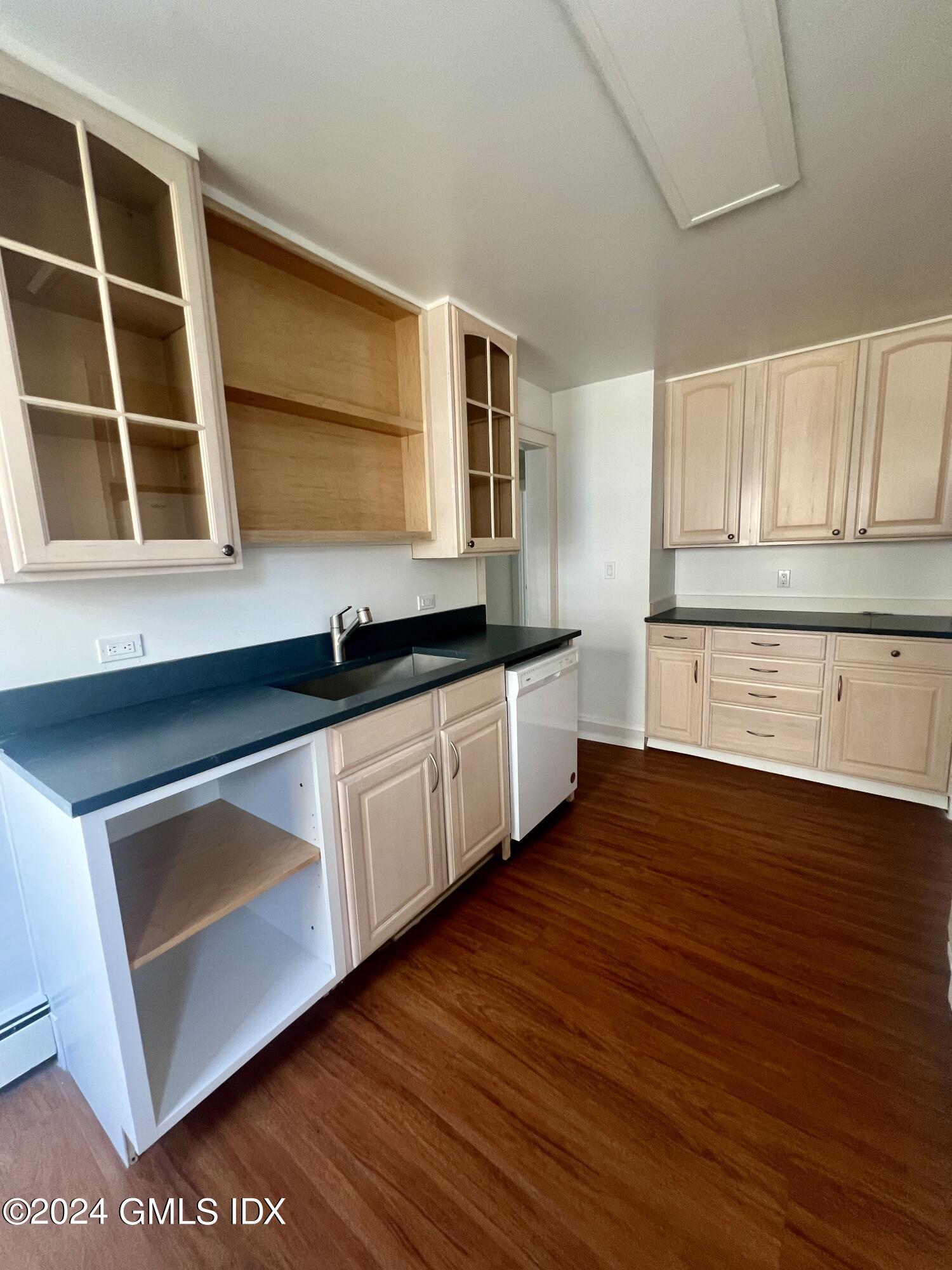 225 Hamilton Avenue, 1