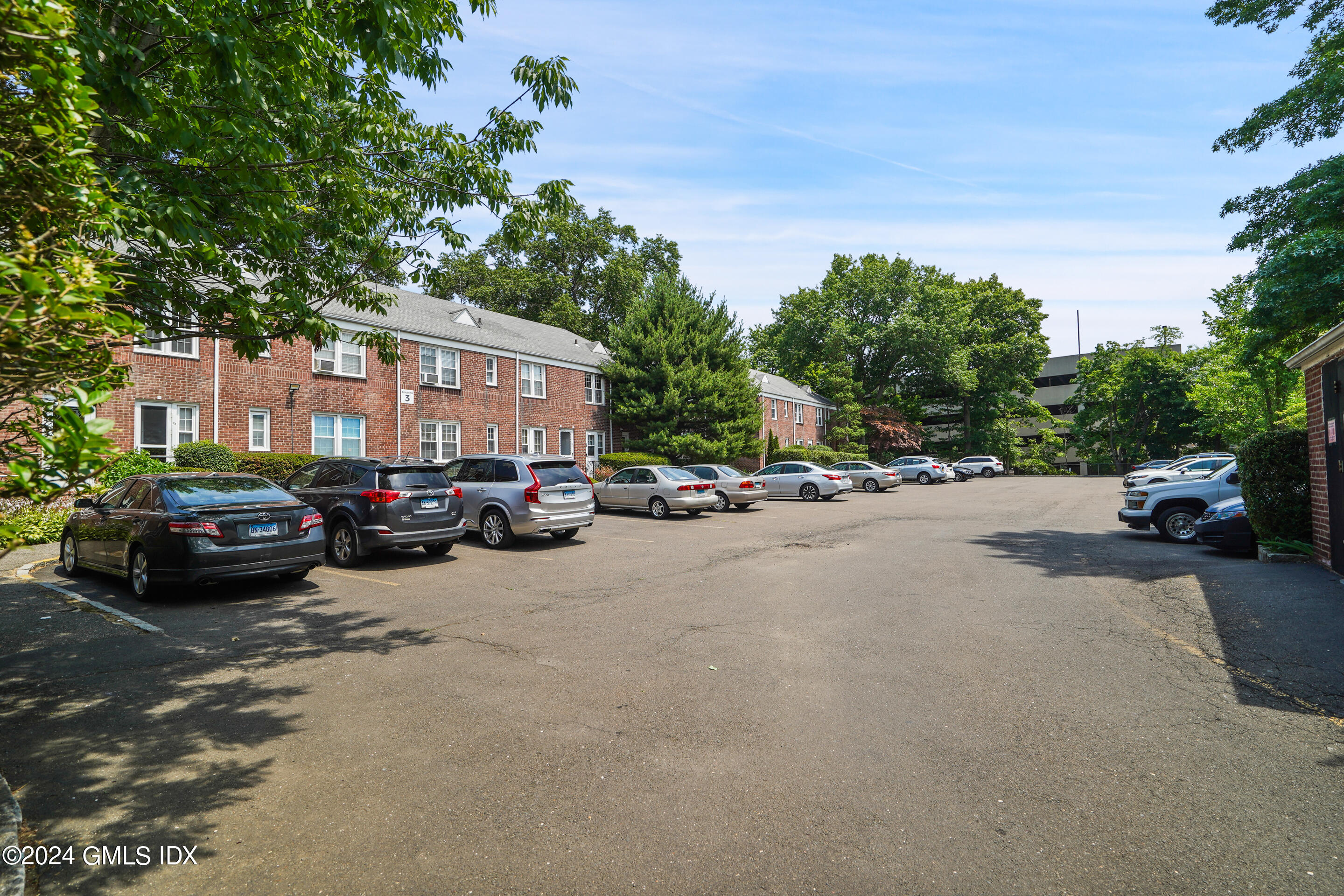 2475 Summer Street, 1K