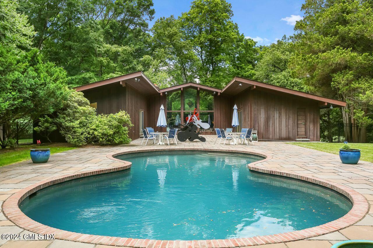 64 Londonderry Drive