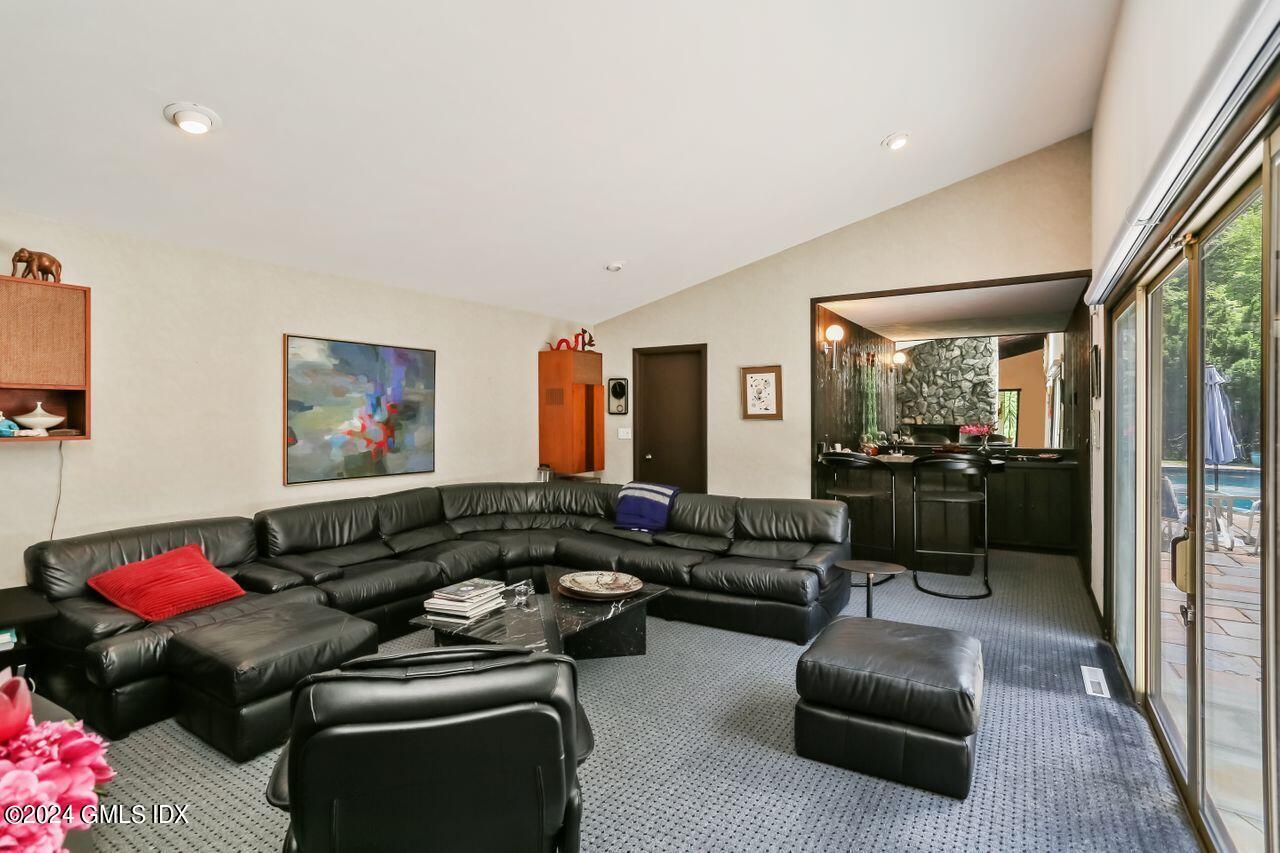 64 Londonderry Drive