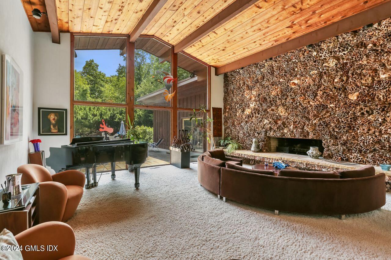 64 Londonderry Drive