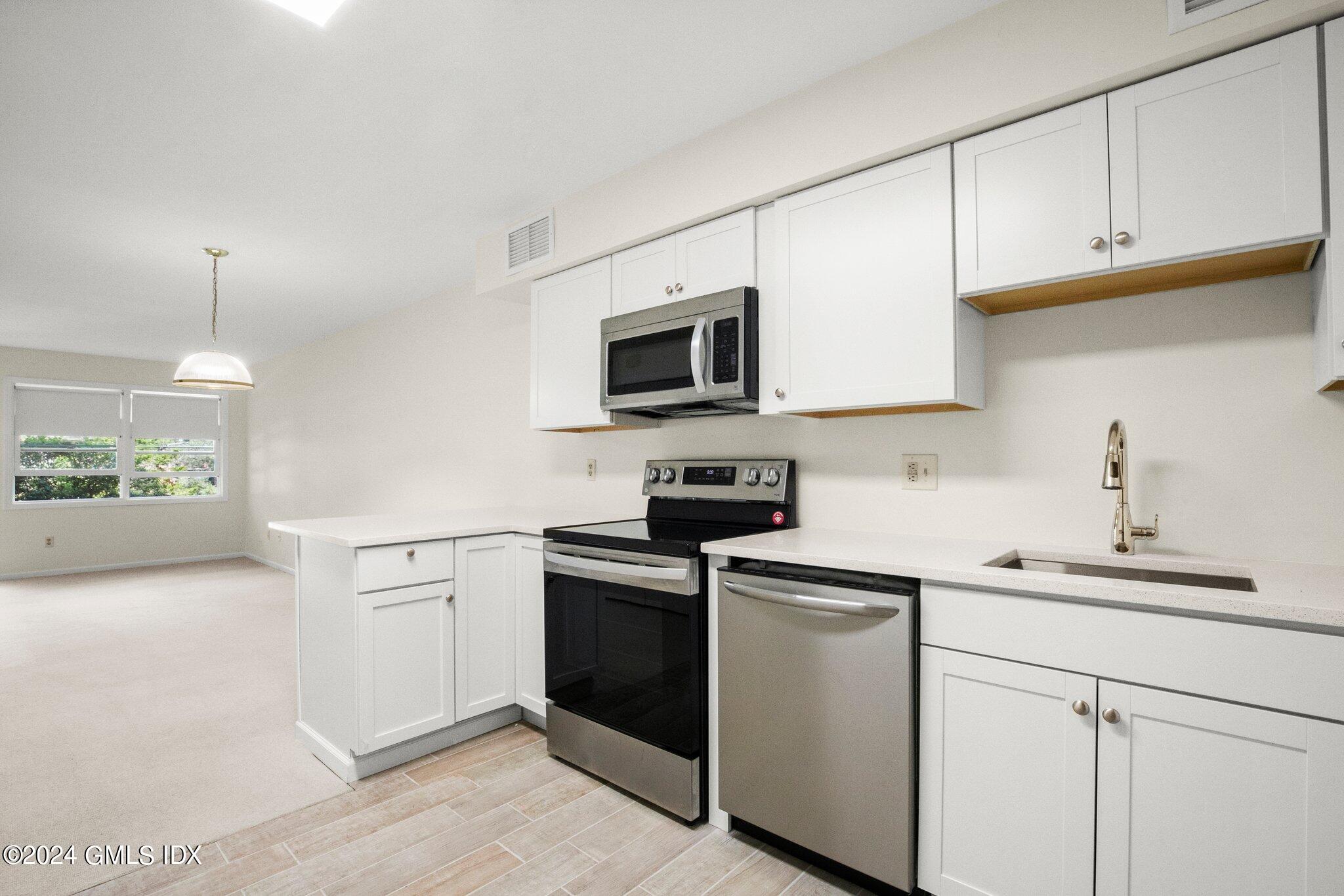 351 Pemberwick Road, 109