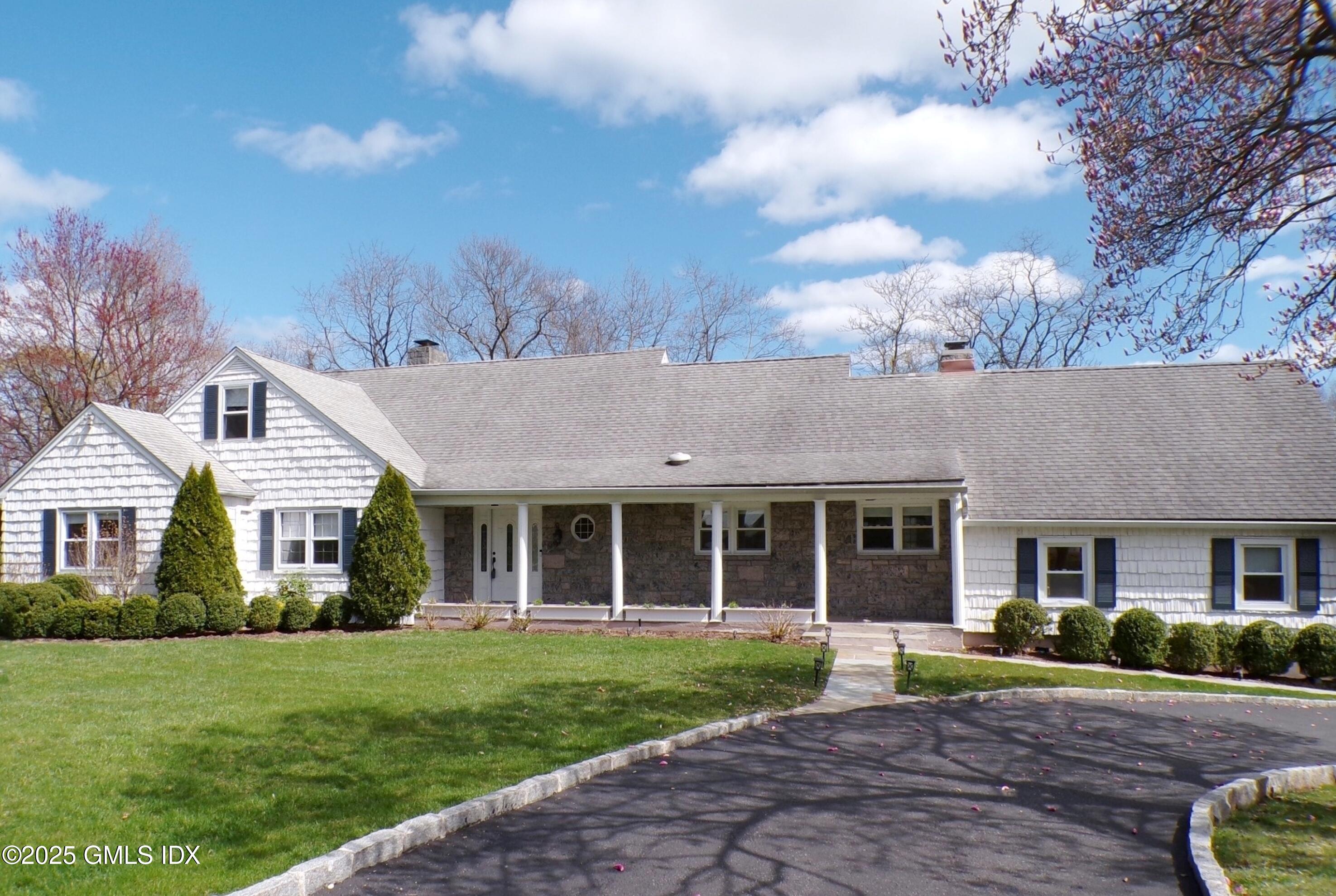 53 Stonehedge Drive South