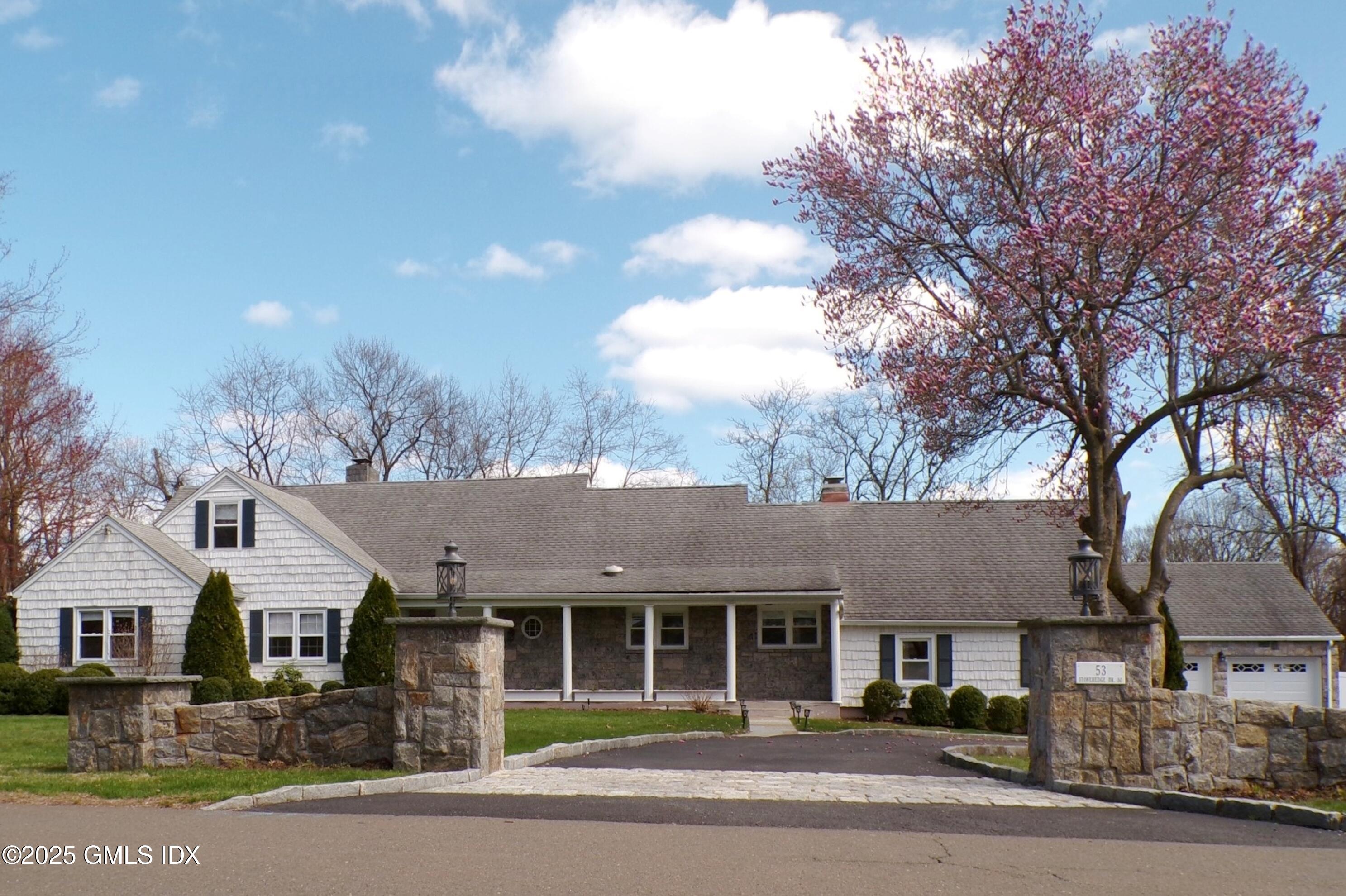 53 Stonehedge Drive South