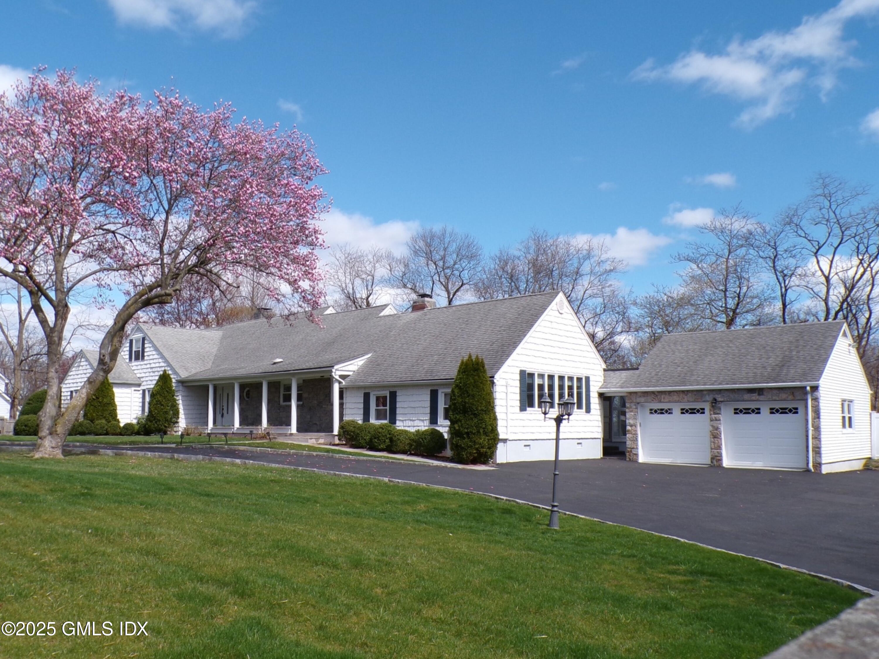 53 Stonehedge Drive South