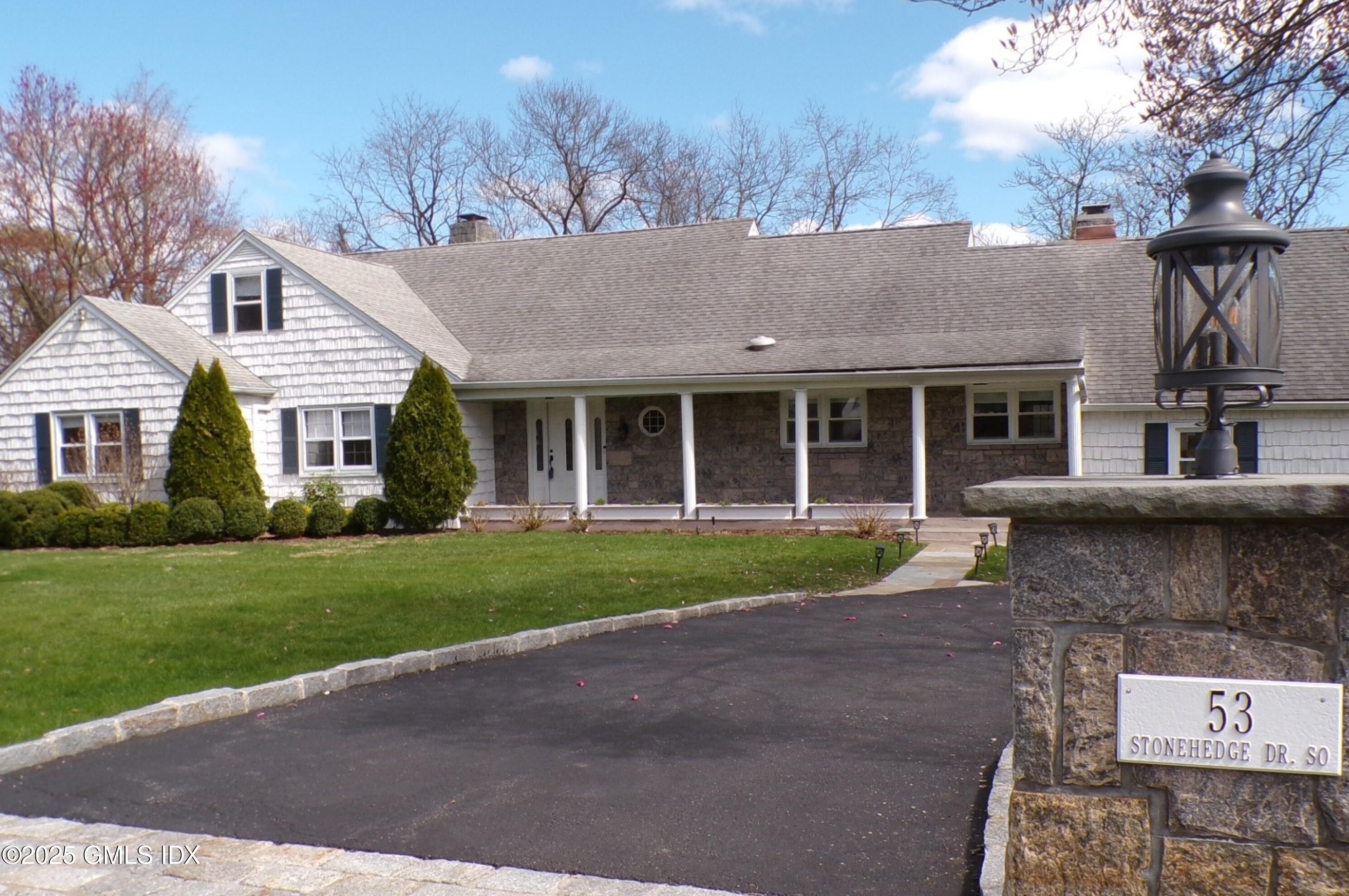 53 Stonehedge Drive South