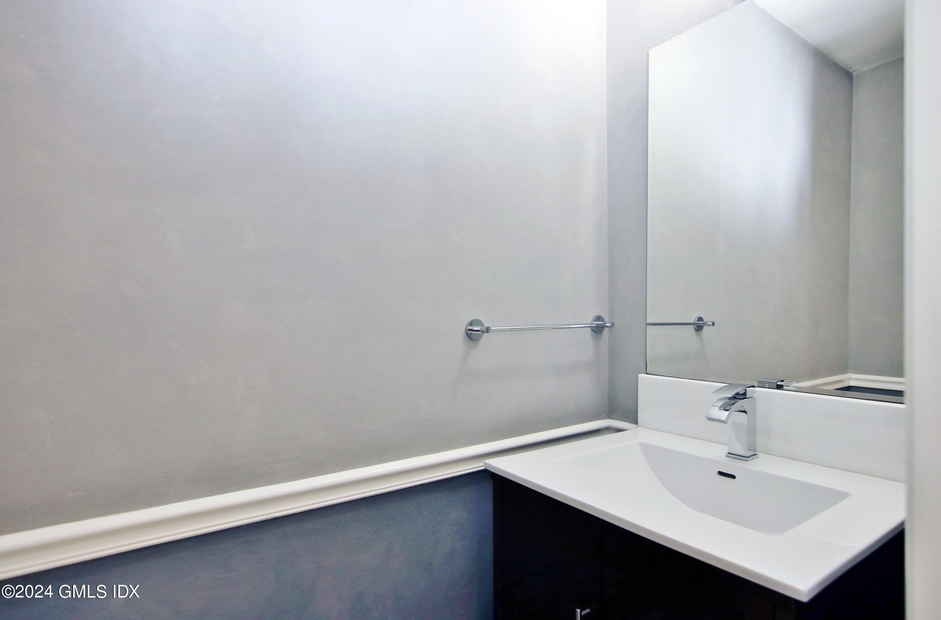 172 Field Point Road, 8