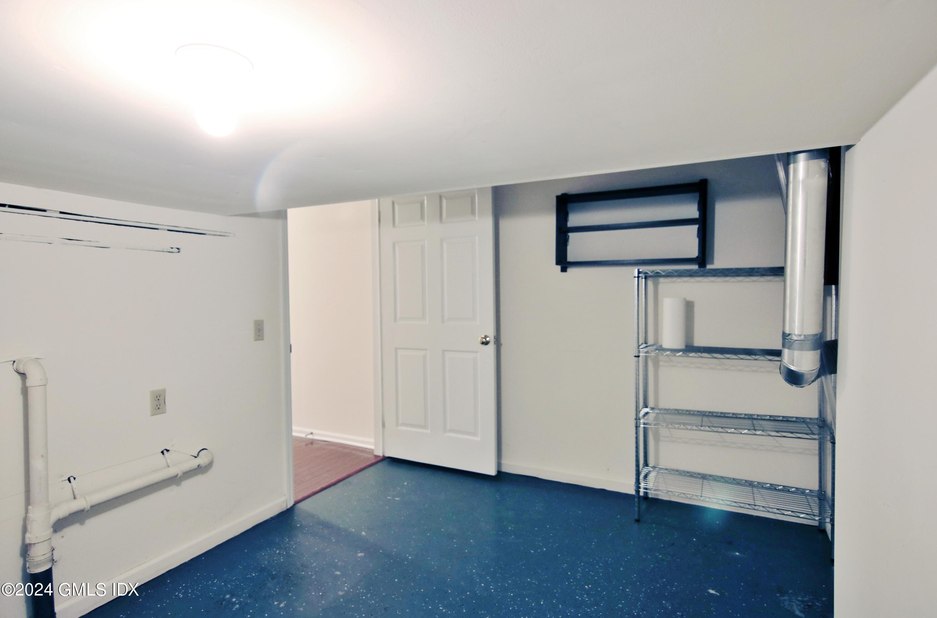 172 Field Point Road, 8